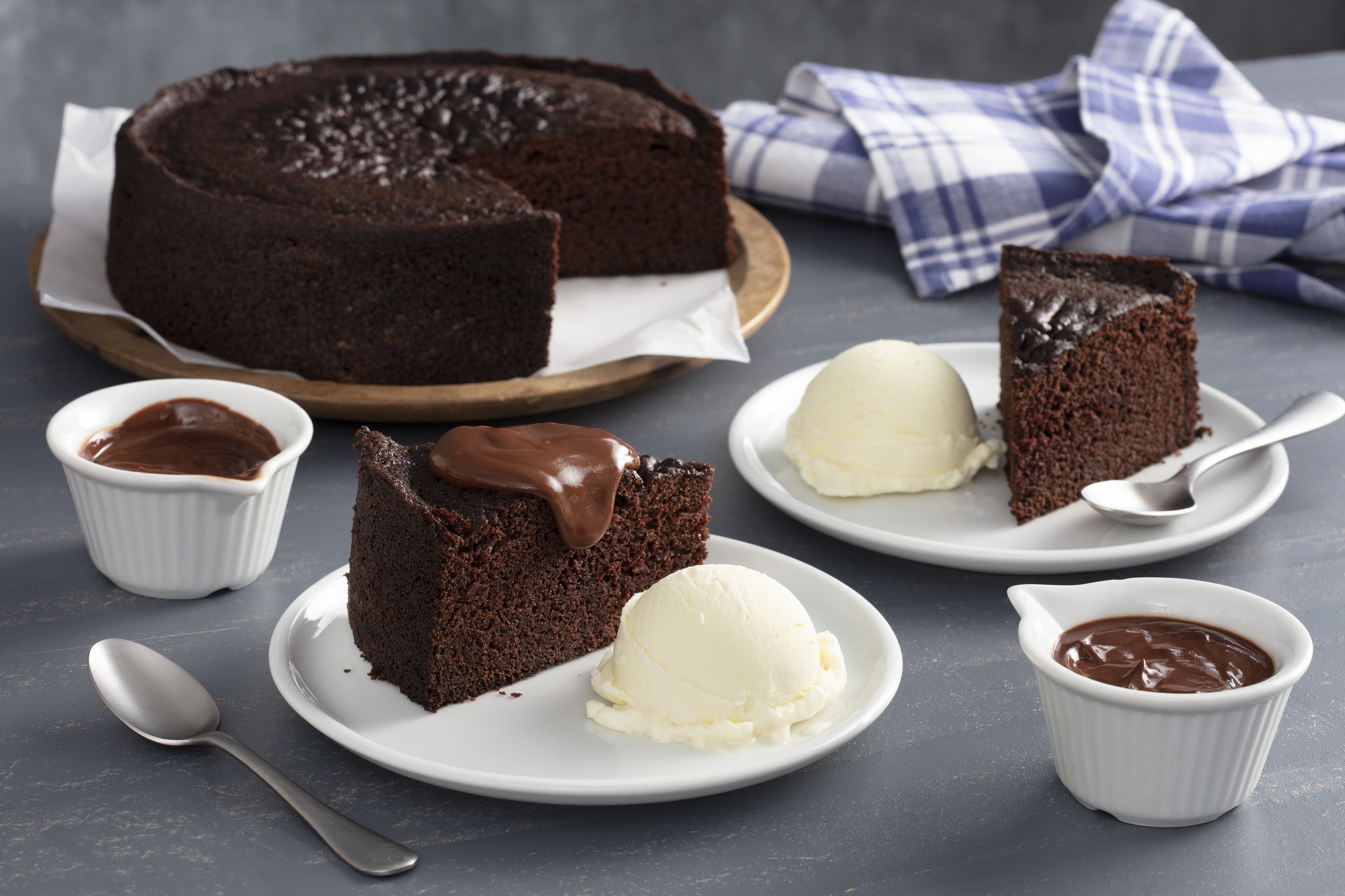 Bolo de chocolate amargo é dica acessível e saborosa; aprenda a