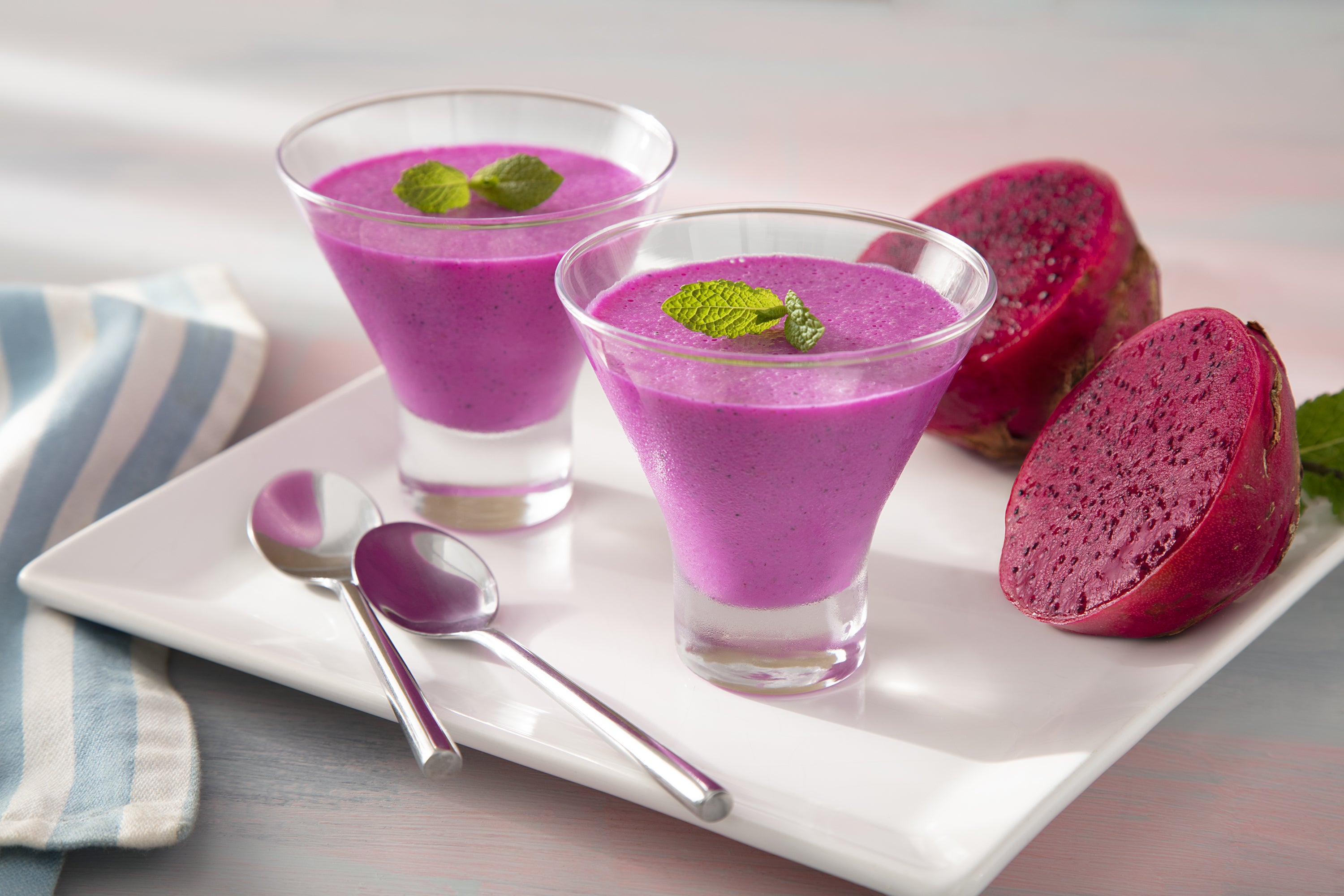Mousse de Pitaya e Leite Moça