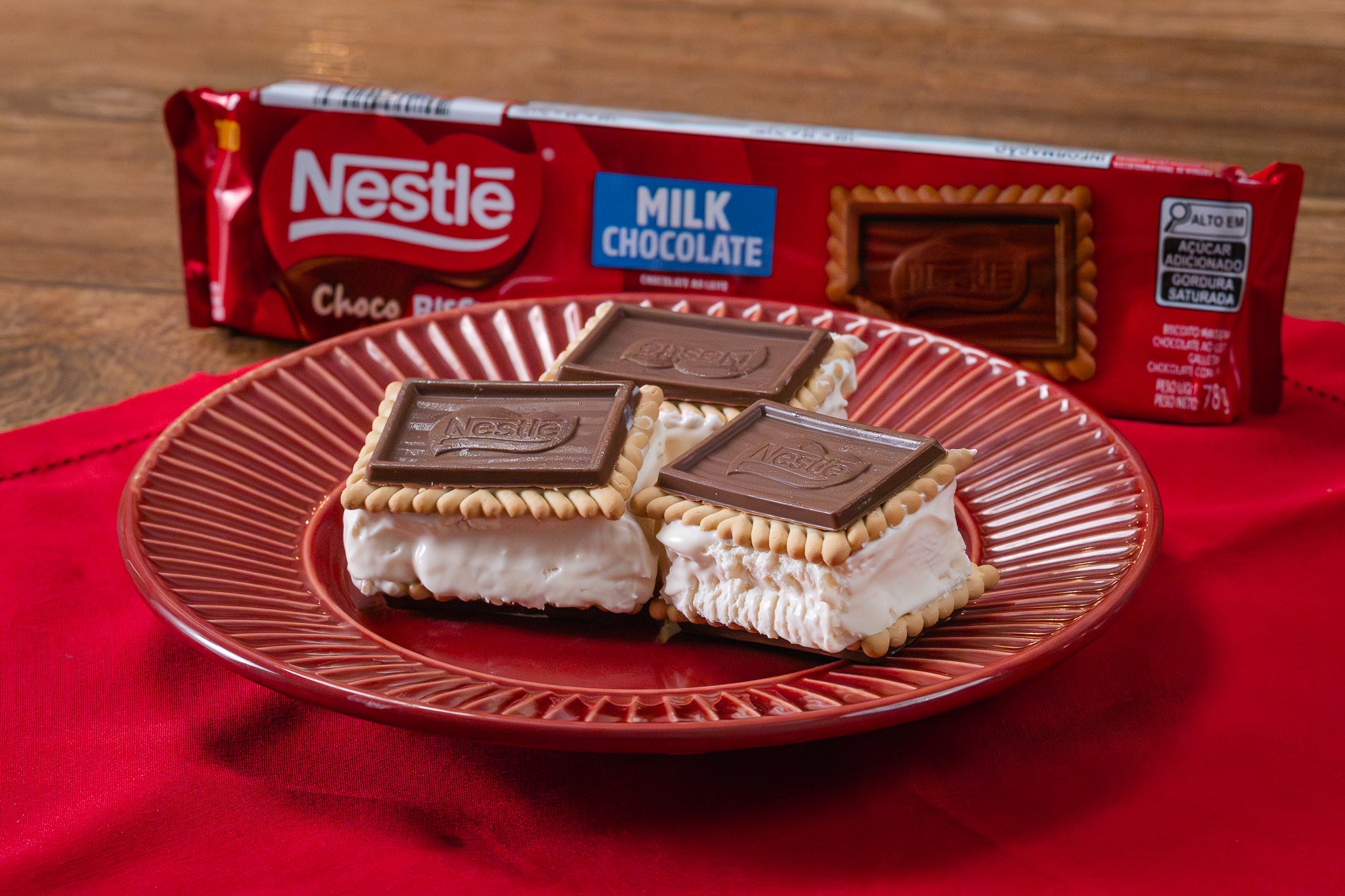 Receita de Sanduíche de Sorvete com NESTLÉ Choco Biscuit