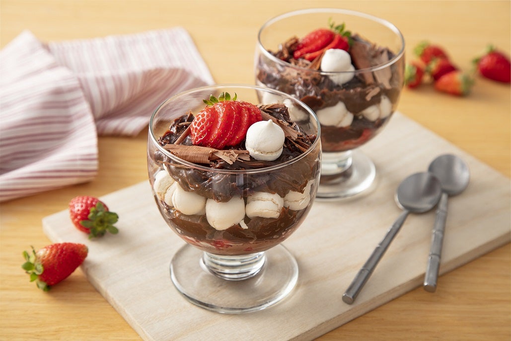 Taça Cremosa de Chocolate com Frutas