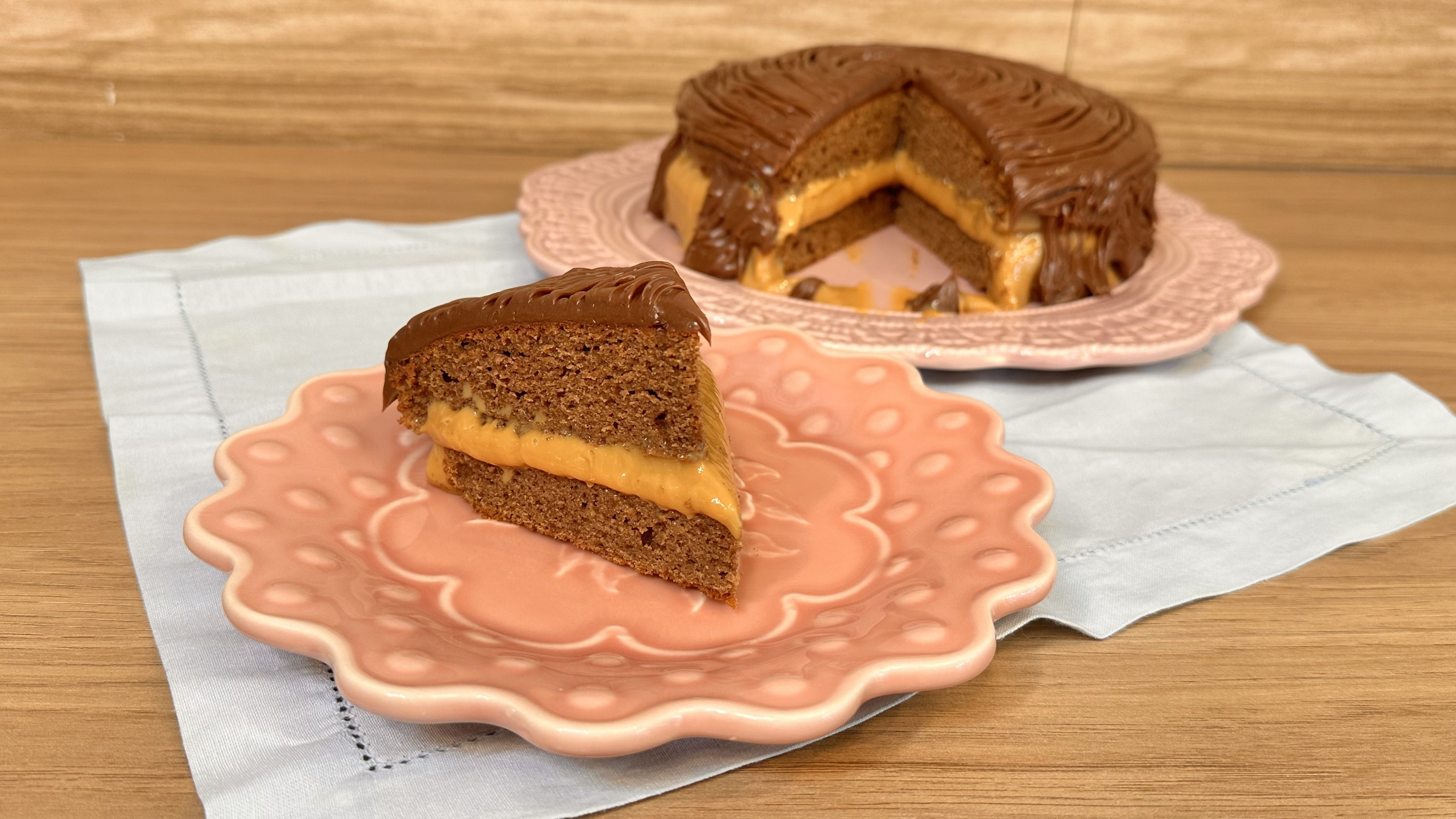 Receita de Bolo Pão de Mel Recheado com Doce de Leite