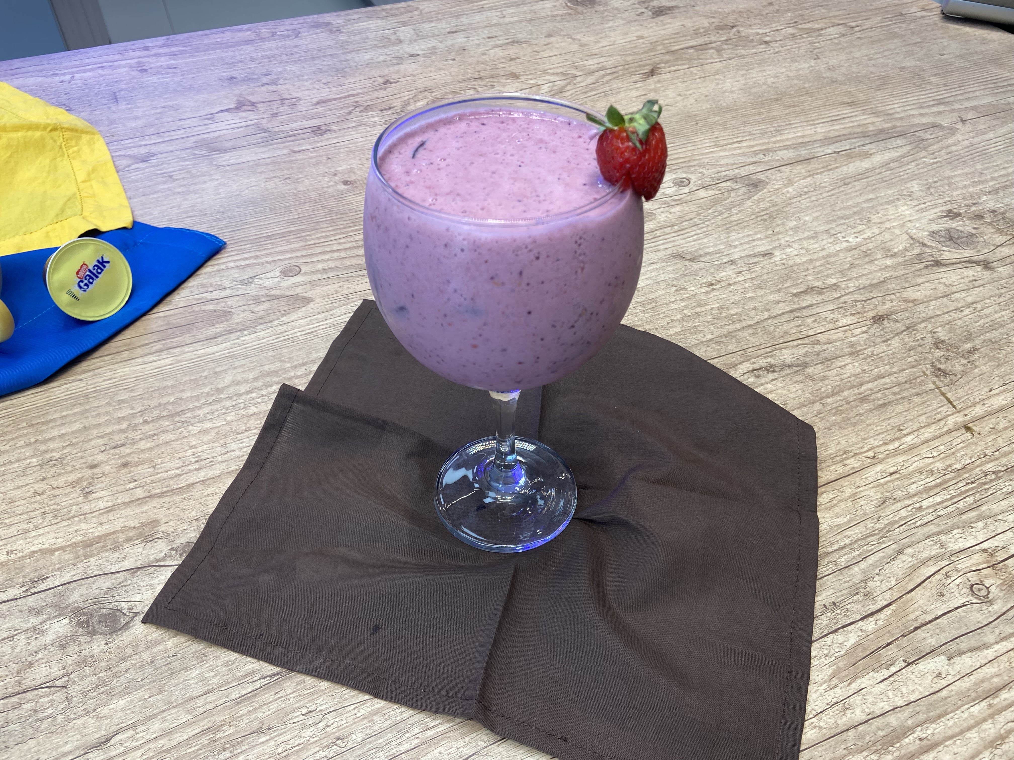 Coquetel de Galak com Frutas Vermelhas