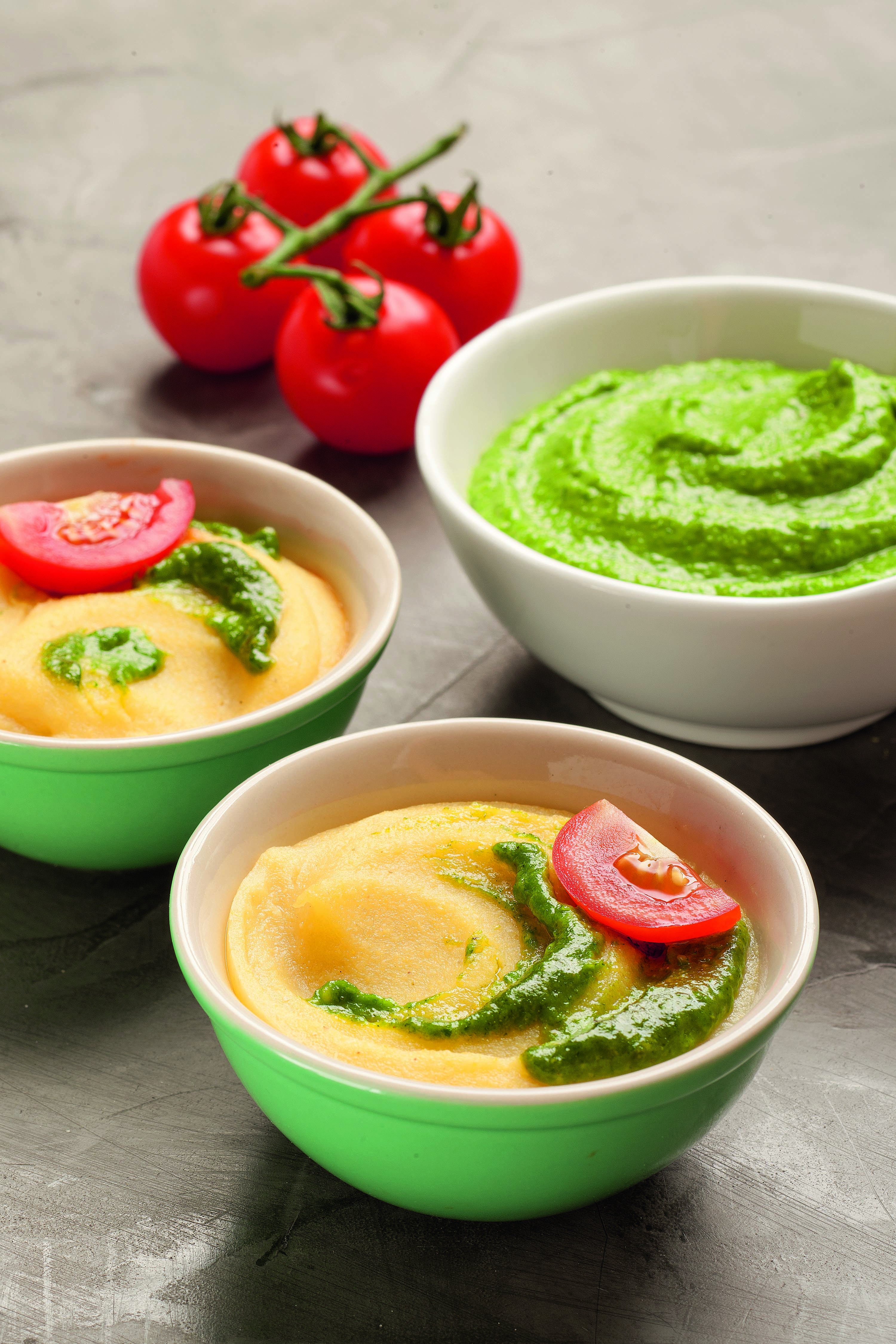 Polenta de Colher com Pesto e Tomate-cereja