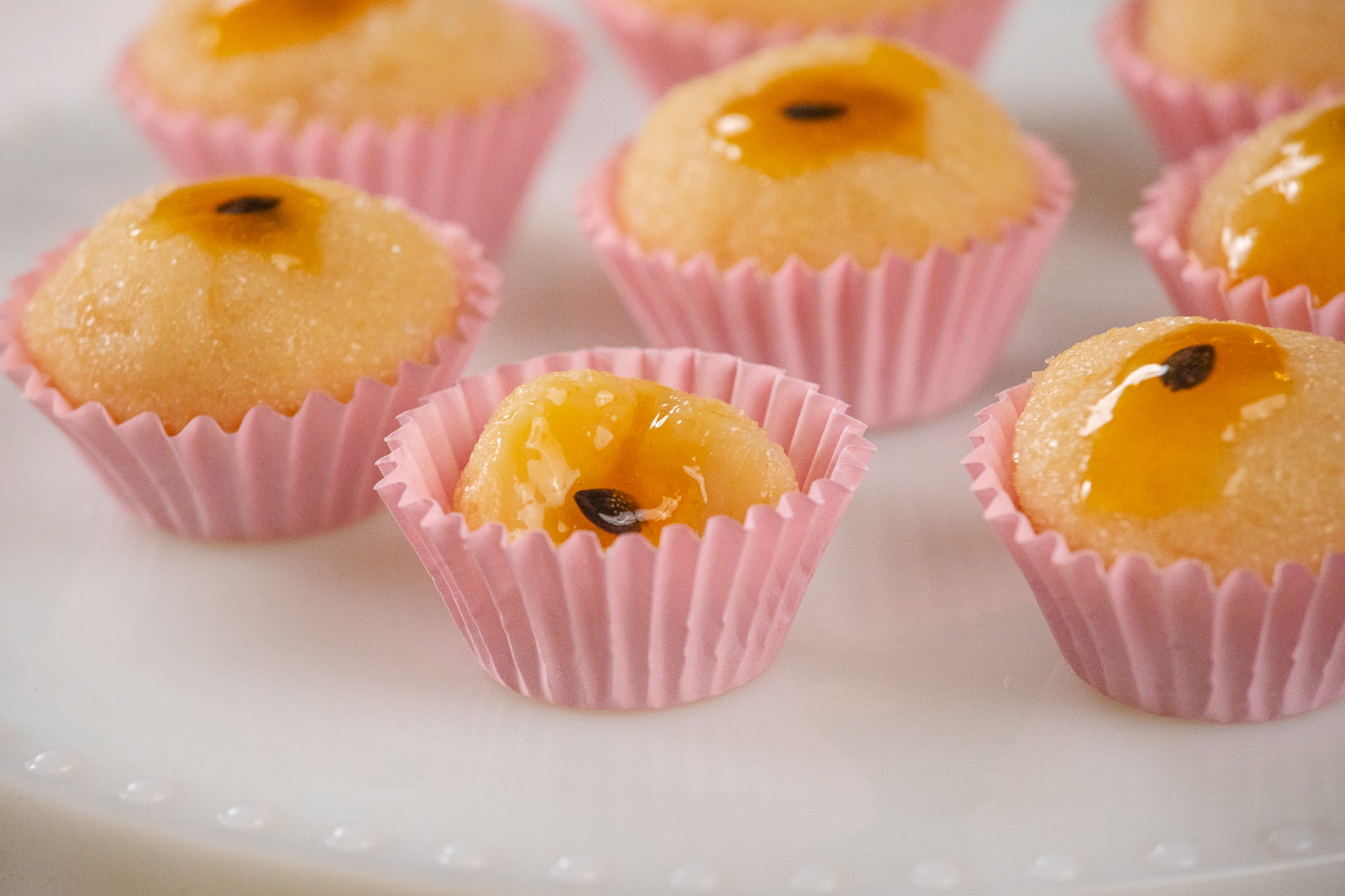 Brigadeiro de Maracujá Recheado com Geleia da Fruta
