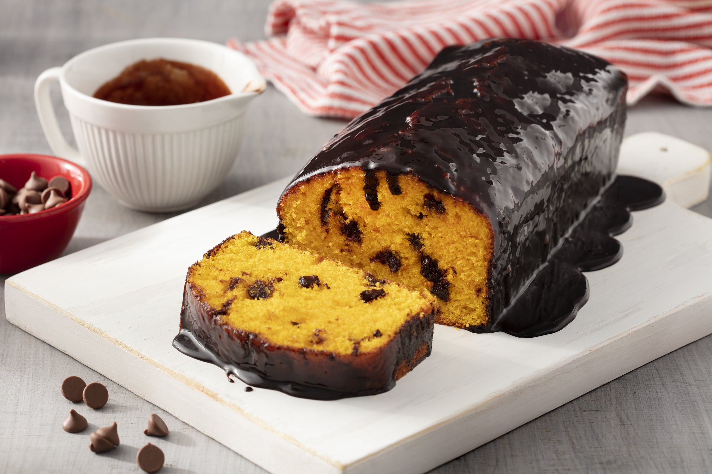 Bolo de Cenoura com Gotas de Chocolate ao Leite Dois Frades