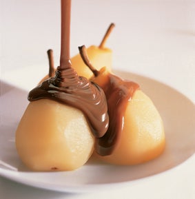 Peras Belle Helène com Calda de Chocolate
