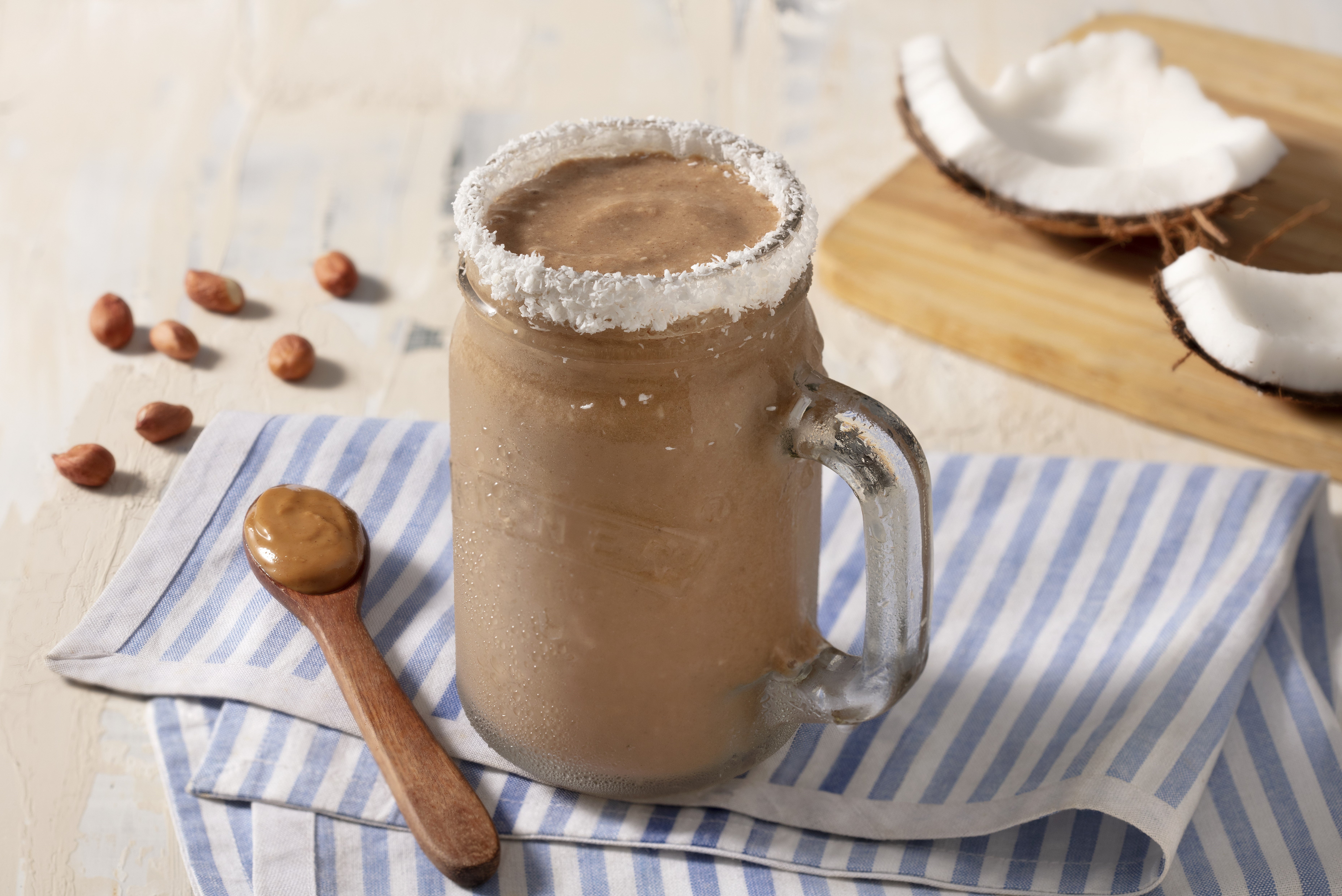 Smoothie de Coco, Pasta de Amendoim e MOLICO Zero Lactose