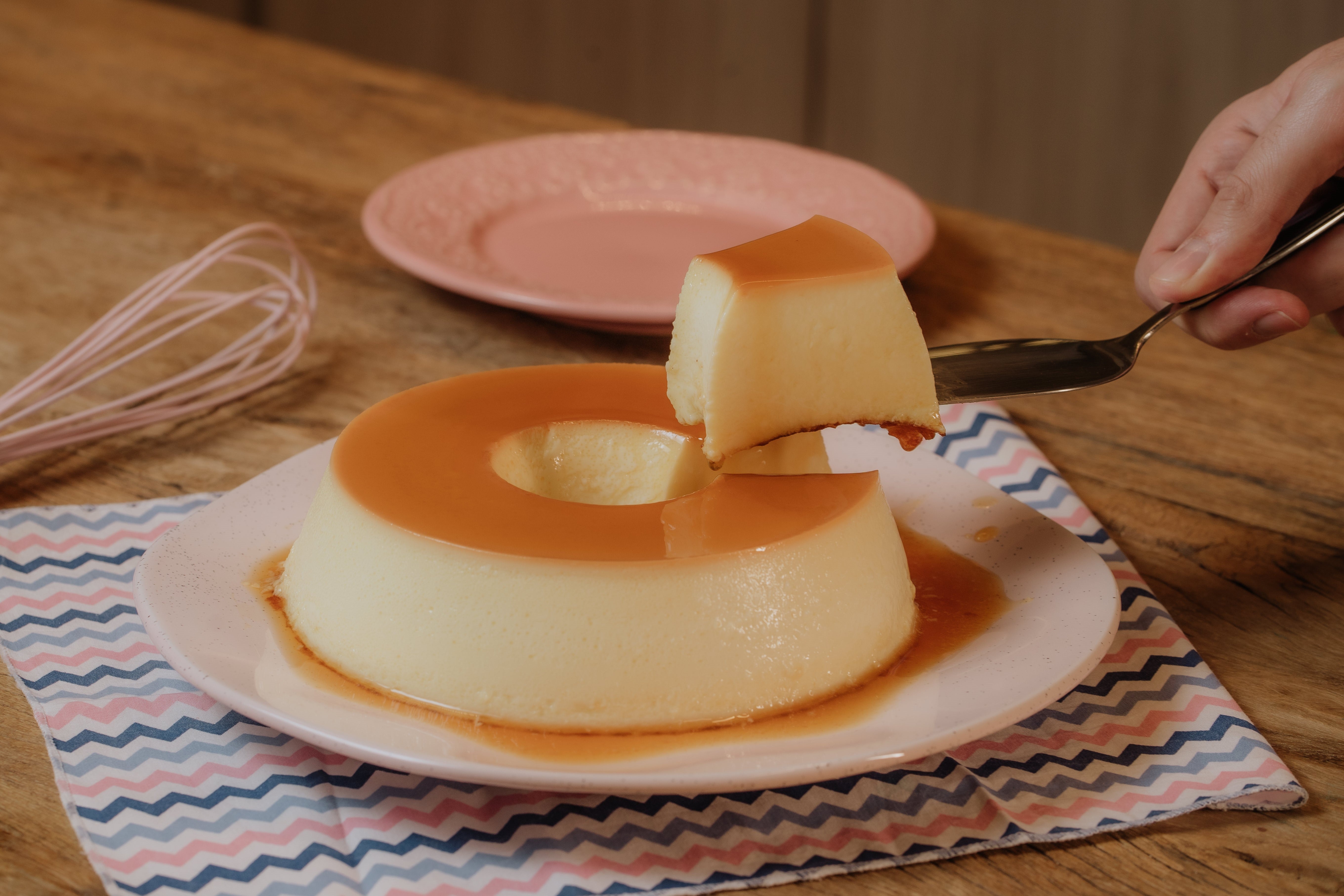 Receita de Pudim de Leite Moça na Airfryer cremoso e delicioso feita com aç...