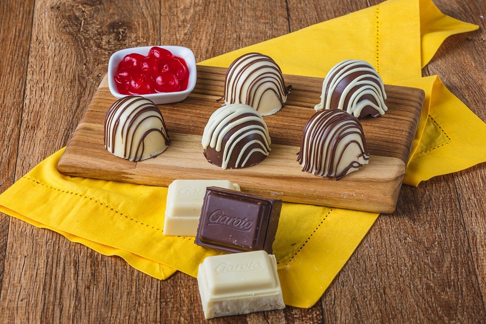 Trufas de Chocolate Branco com Maracujá e Chocolate ao Leite com Cereja