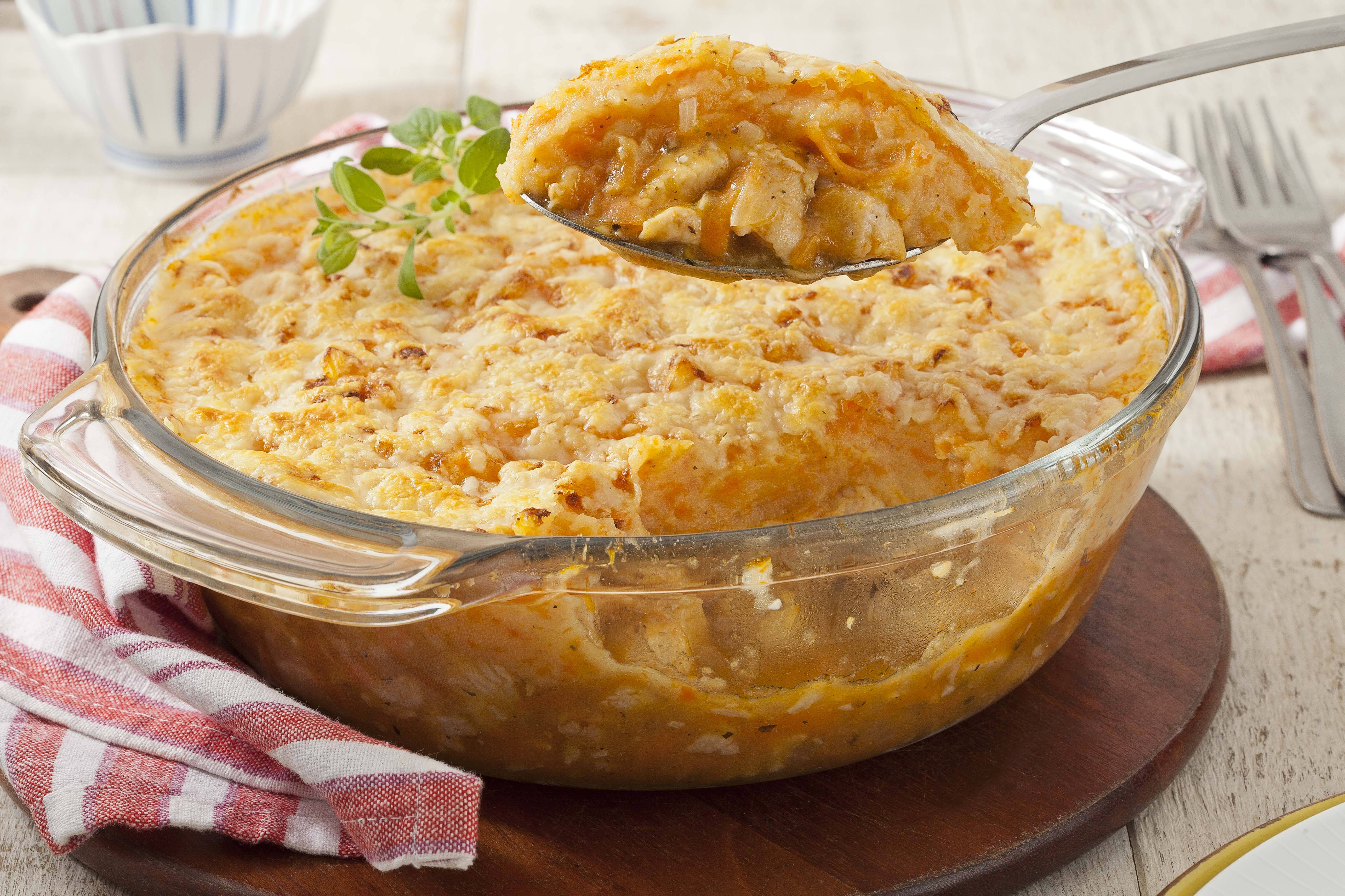 Fígado de frango frito com vegetais guarnição de purê de batata e