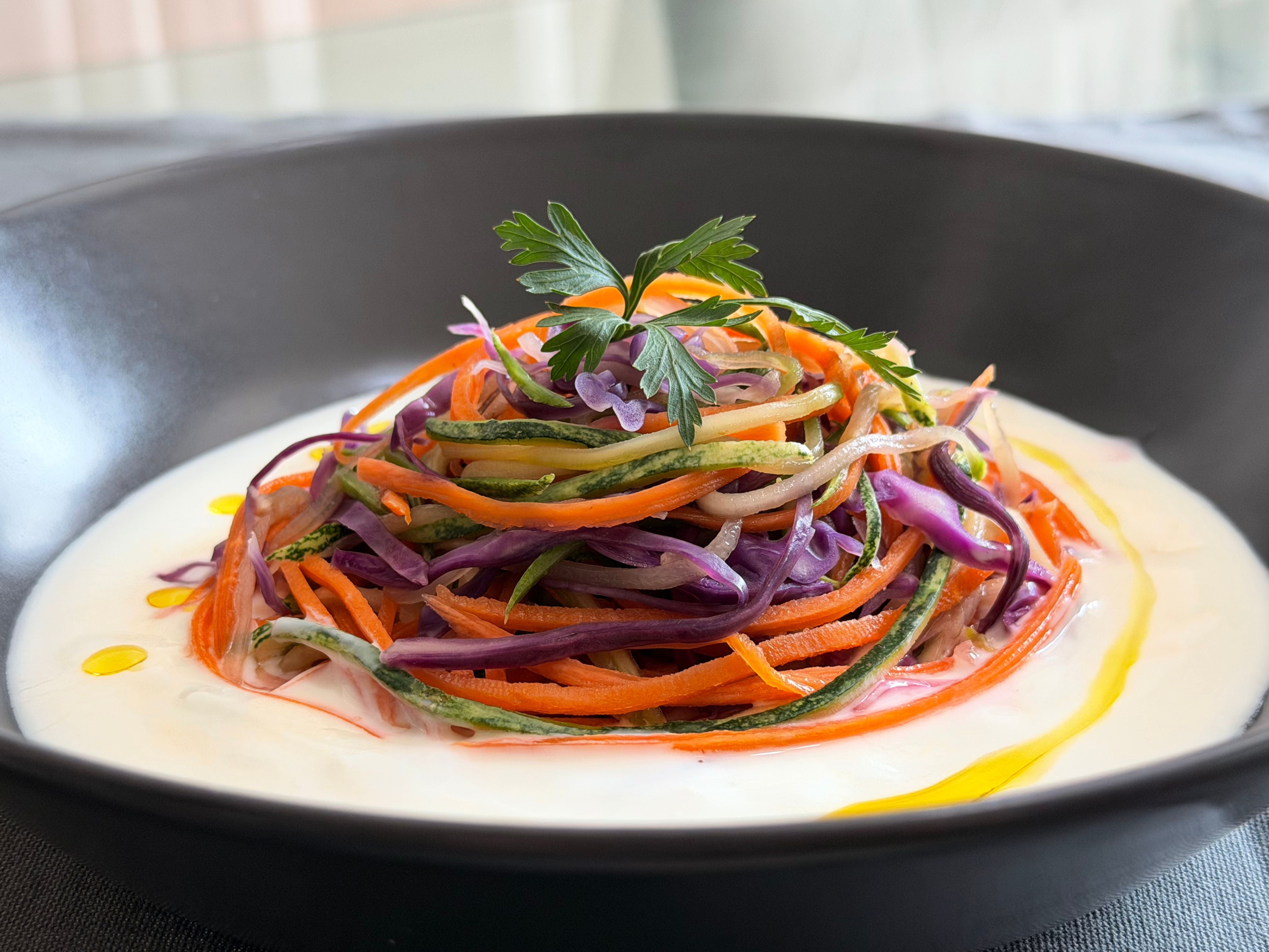 Receita de Espaguete de Legumes com Molho de Iogurte