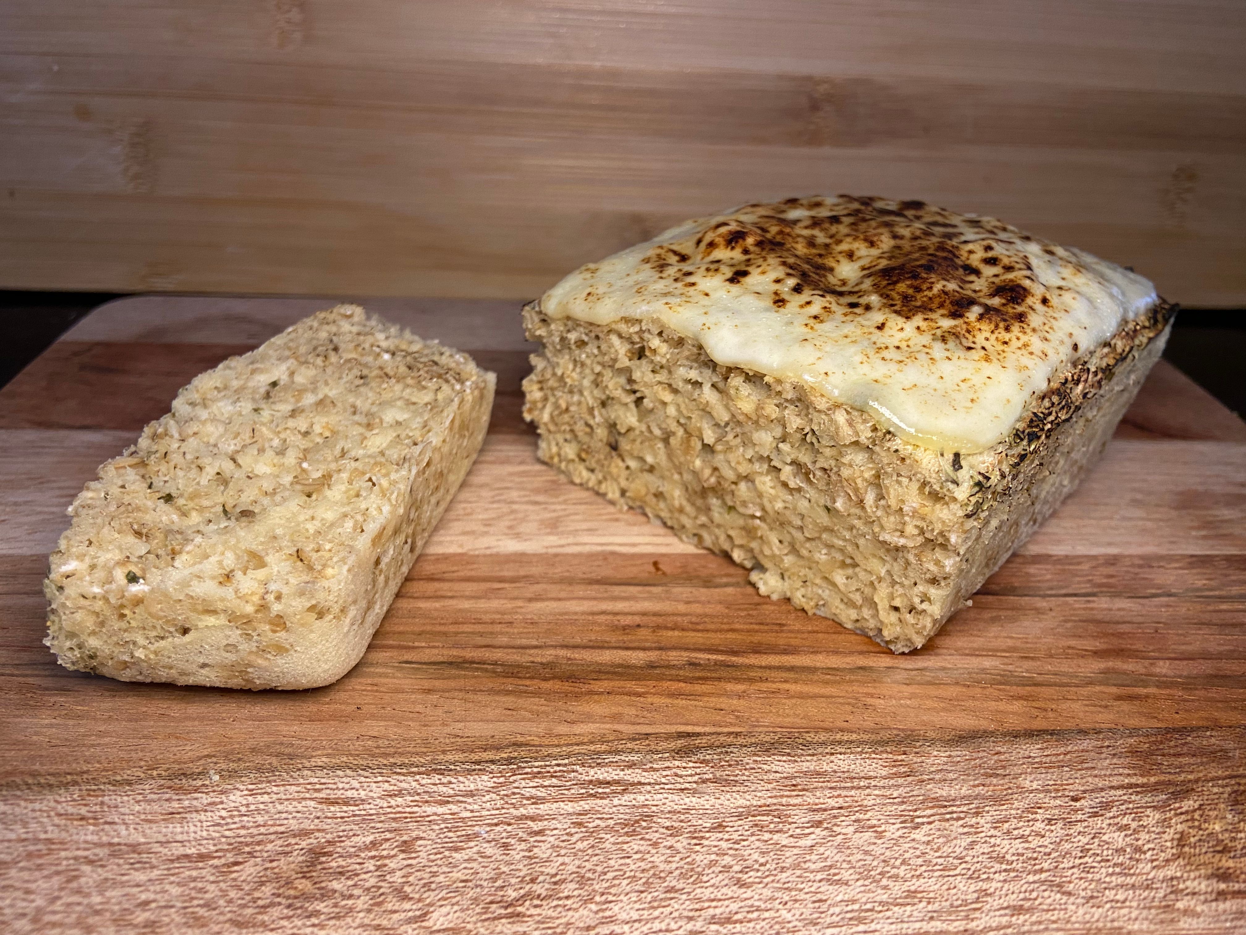 Receita de Pão de Aveia e Iogurte com Queijo Gratinado