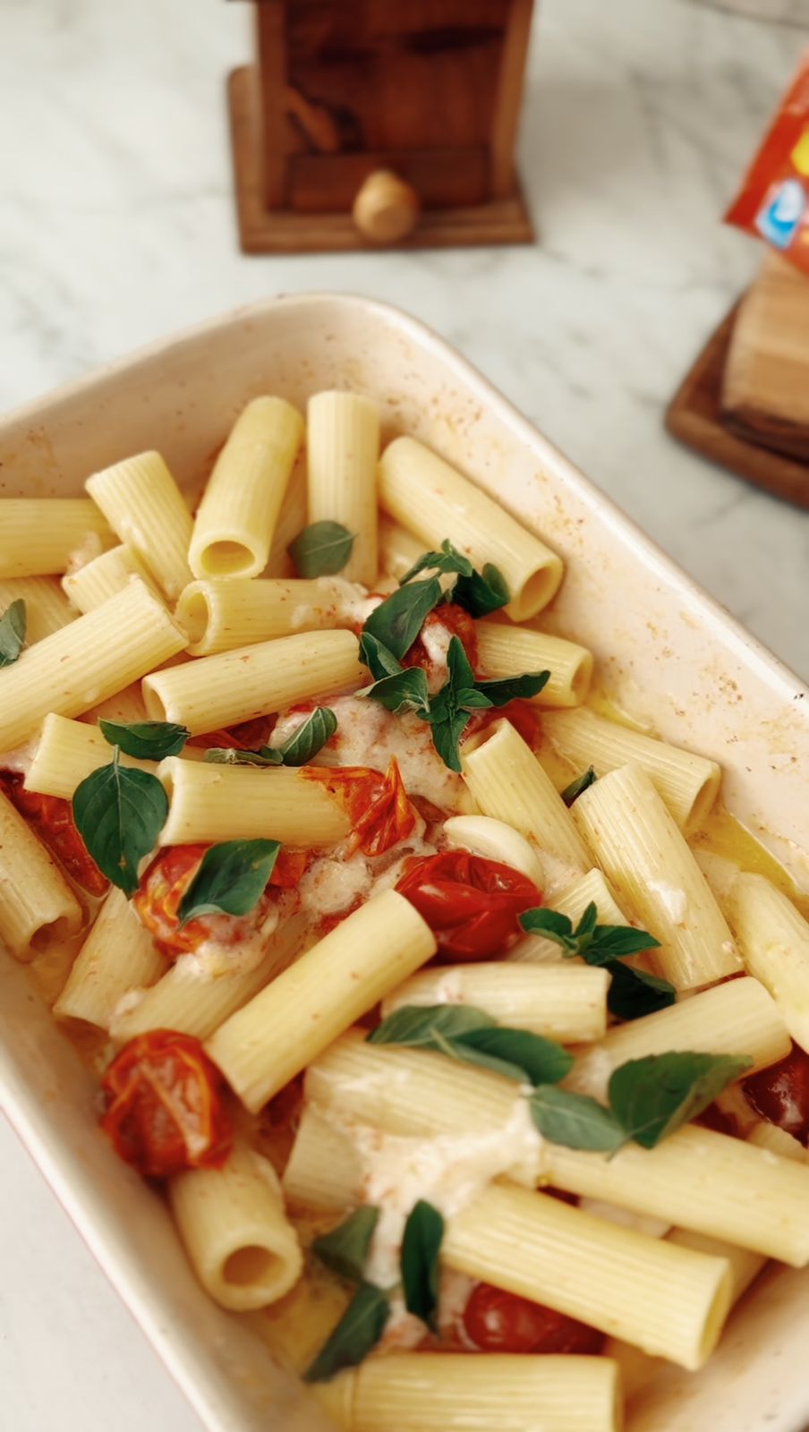 Receita de Macarrão com Tomate Assado e Queijo Feta