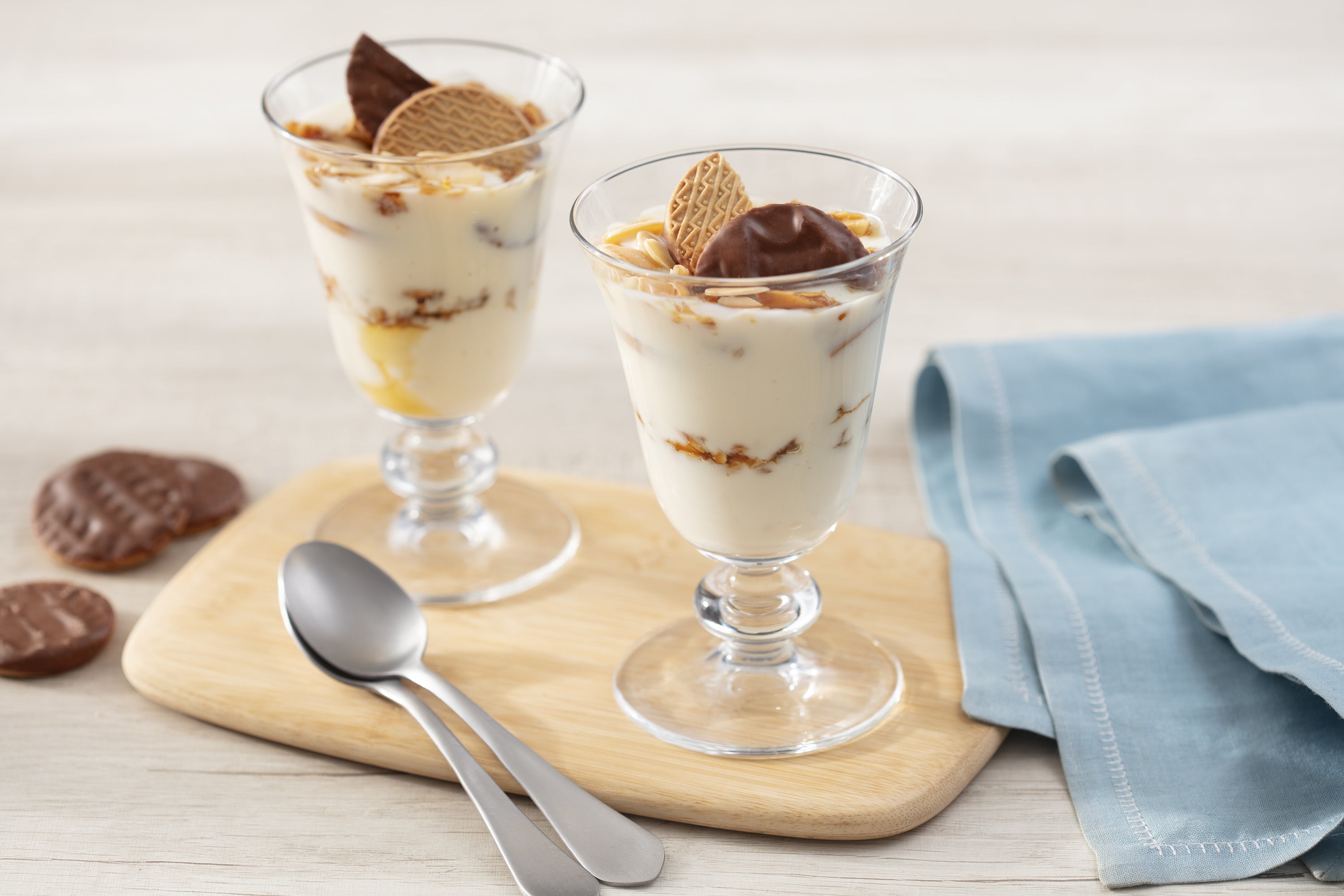 Taça Crocante com Creme Branco e Calipso | Receitas Nestlé Taça Crocante com Creme Branco e Calipso | Receitas Nestlé