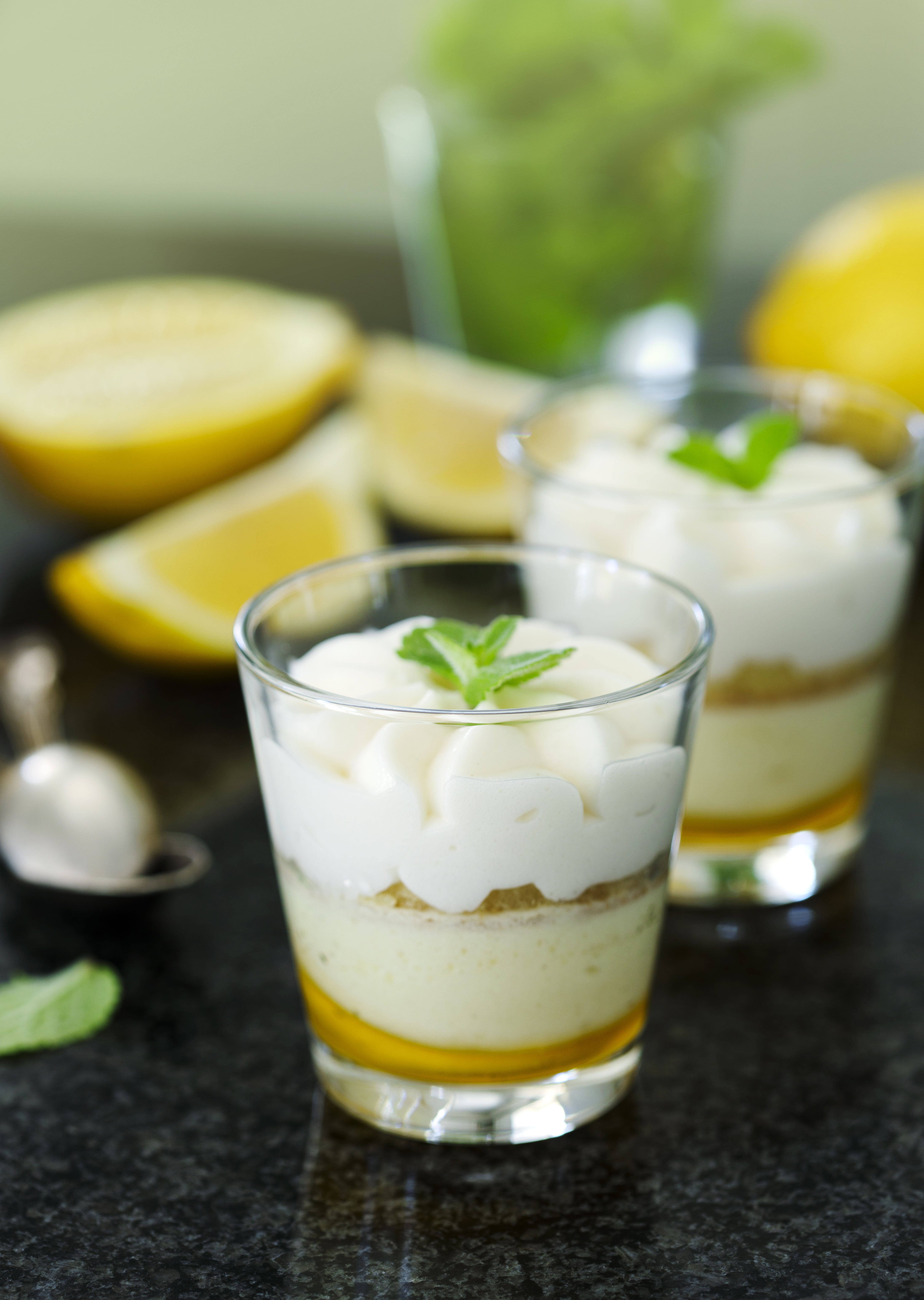 Creme de Limão com Farofa de Nozes