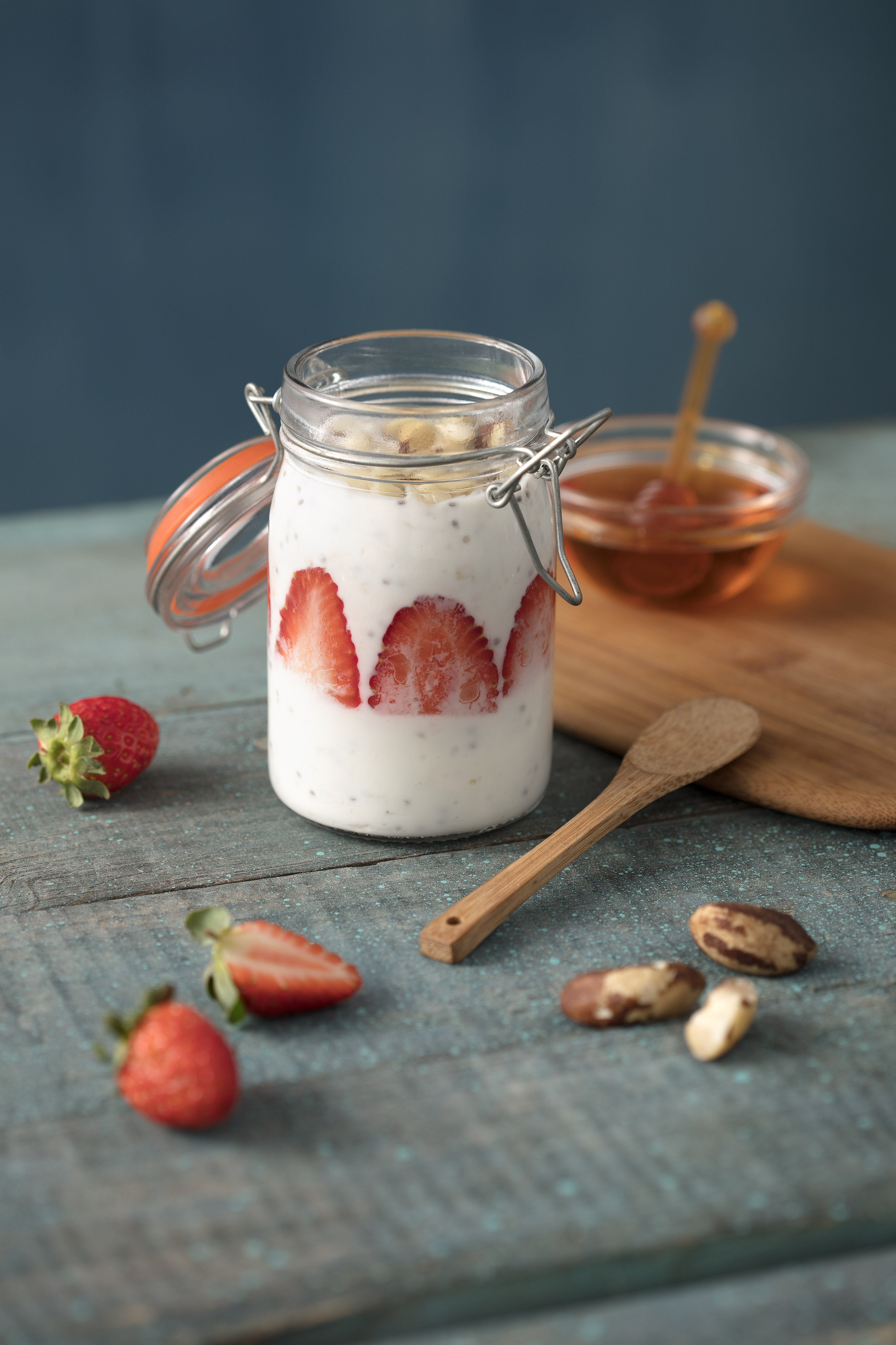 Iogurte Natural com Aveia e Morango no Potinho