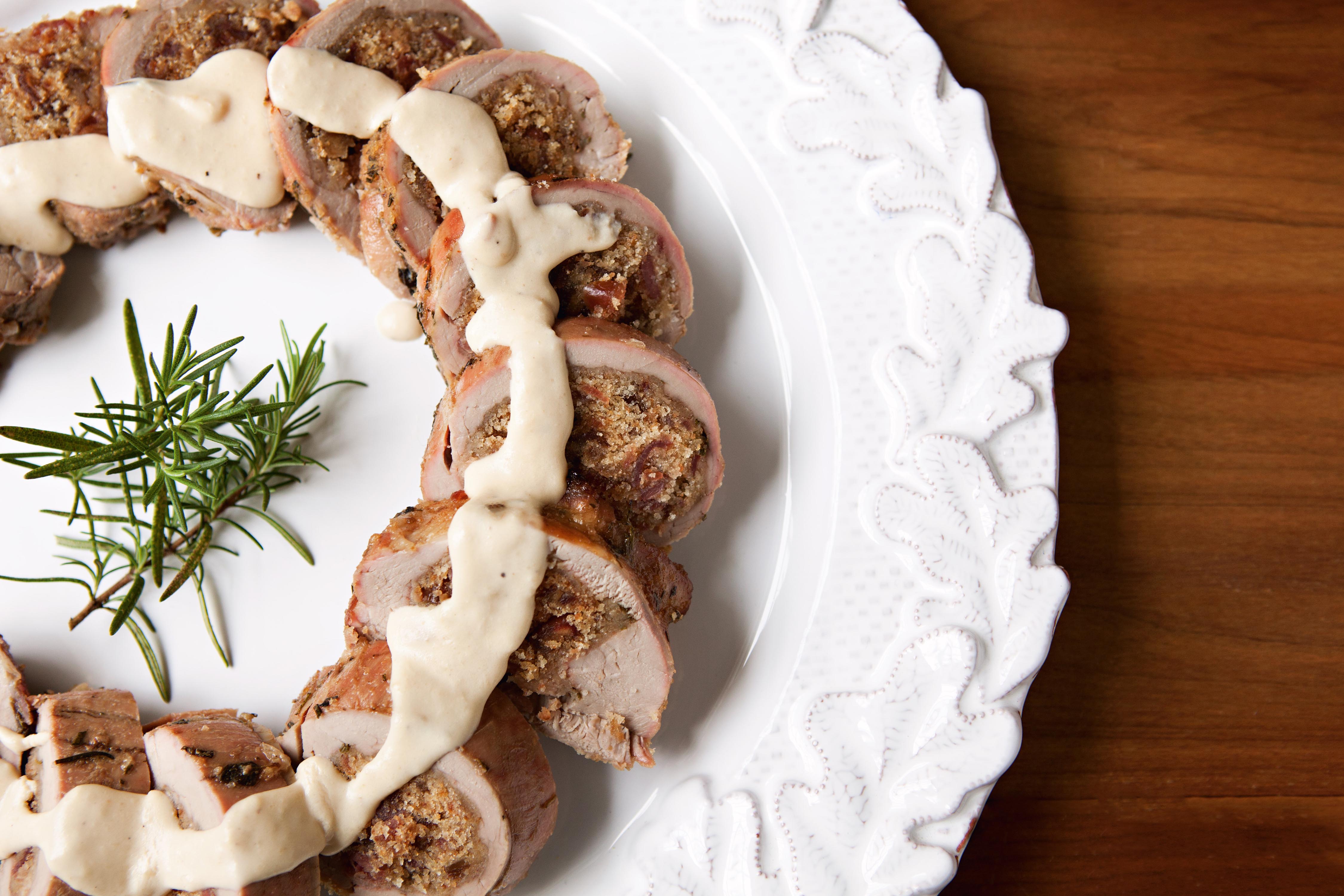 Receita de Mignon Suíno Recheado com Tâmaras ao Molho Cremoso de Vinho