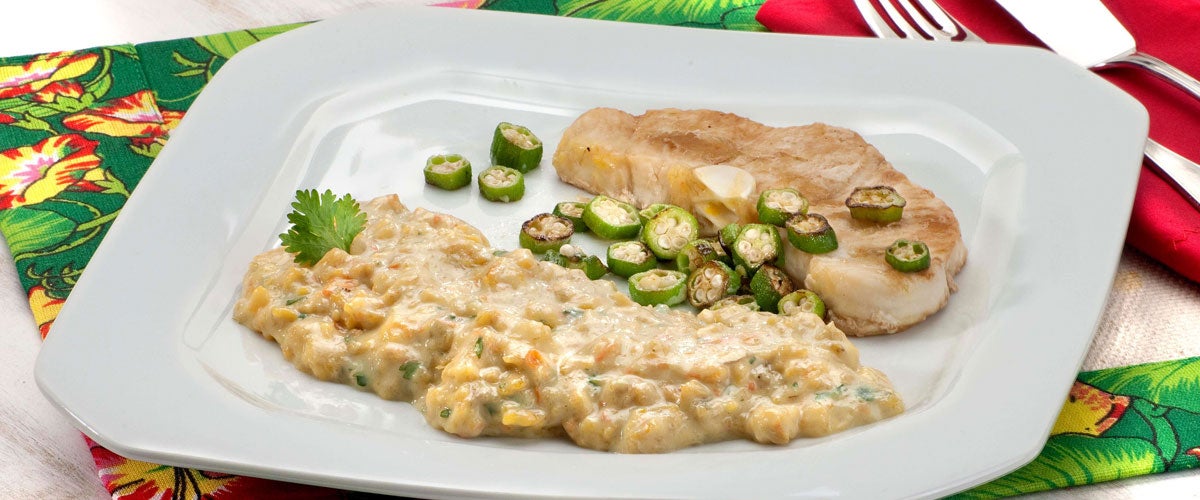 Peixe com Quiabo e Purê de Banana da Terra