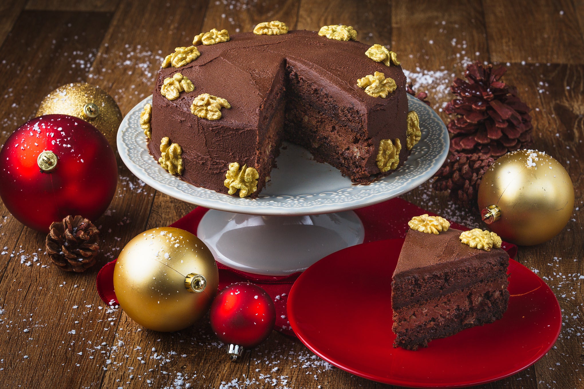 Bolo Cremoso de Chocolate e Nozes | Receitas Nestlé Bolo Cremoso de Chocolate e Nozes | Receitas Nestlé