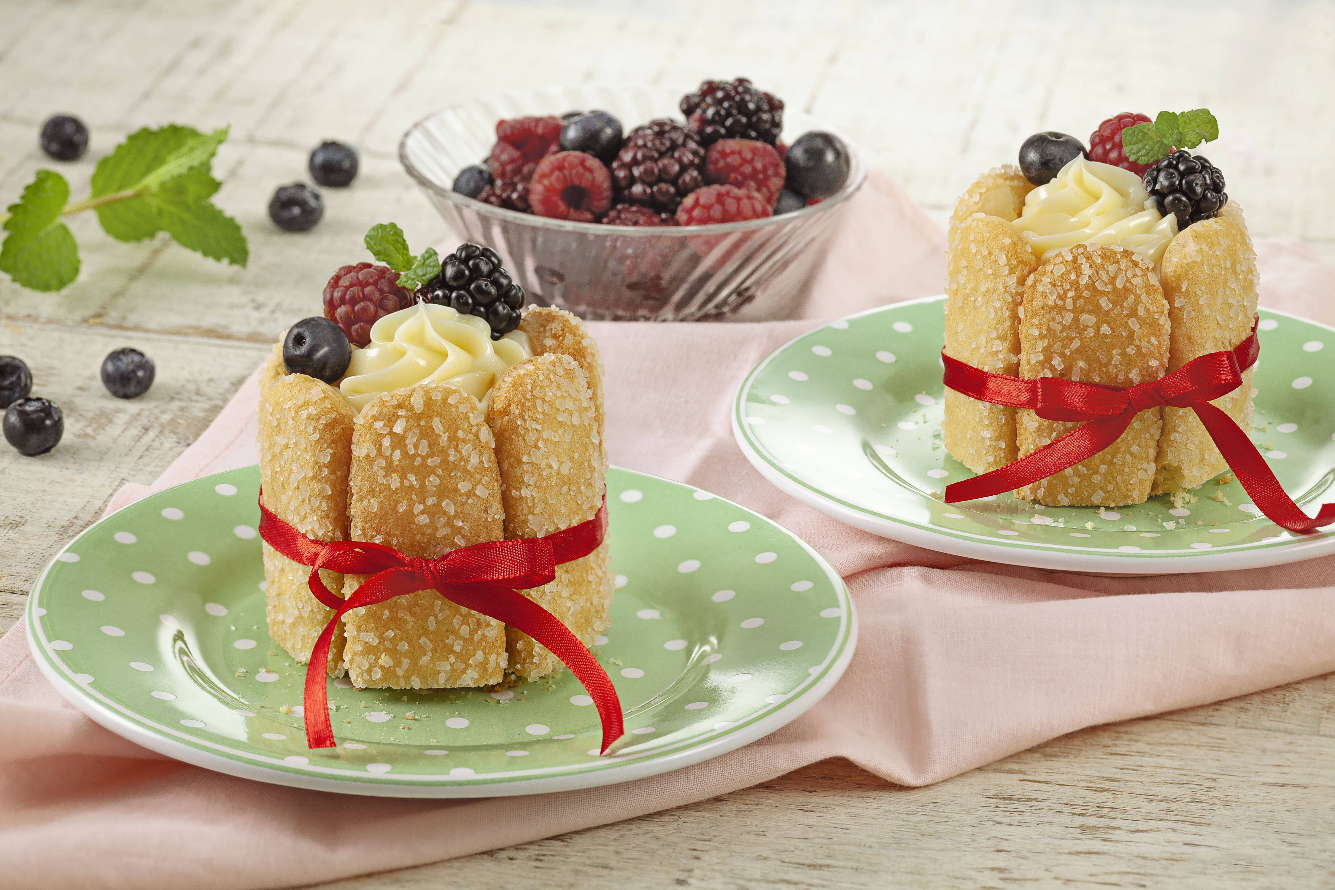 Mini Charlote com Frutas Vermelhas