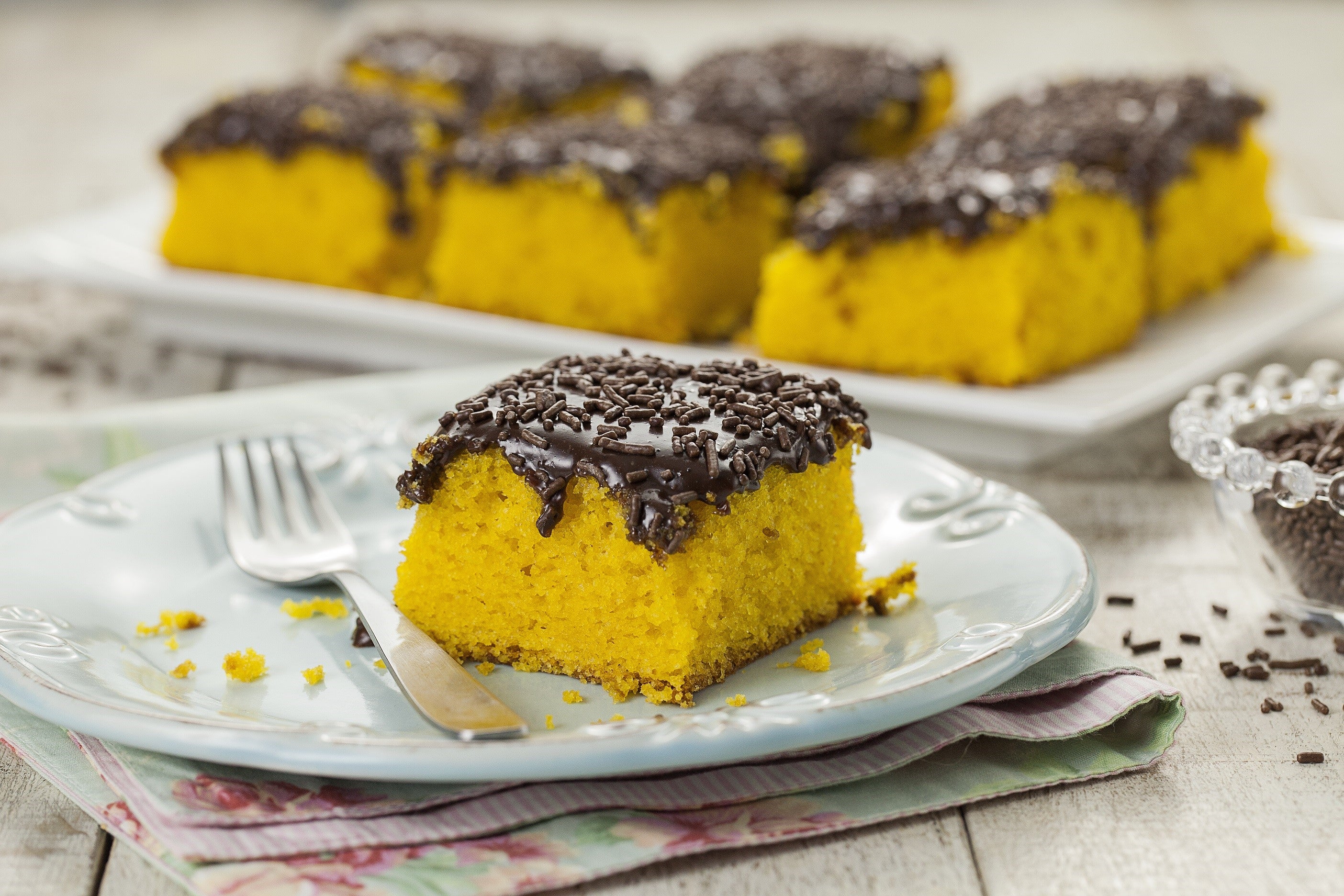 BOLO DE CENOURA COM BRIGADEIRO - RECEITAS QUE AMO 