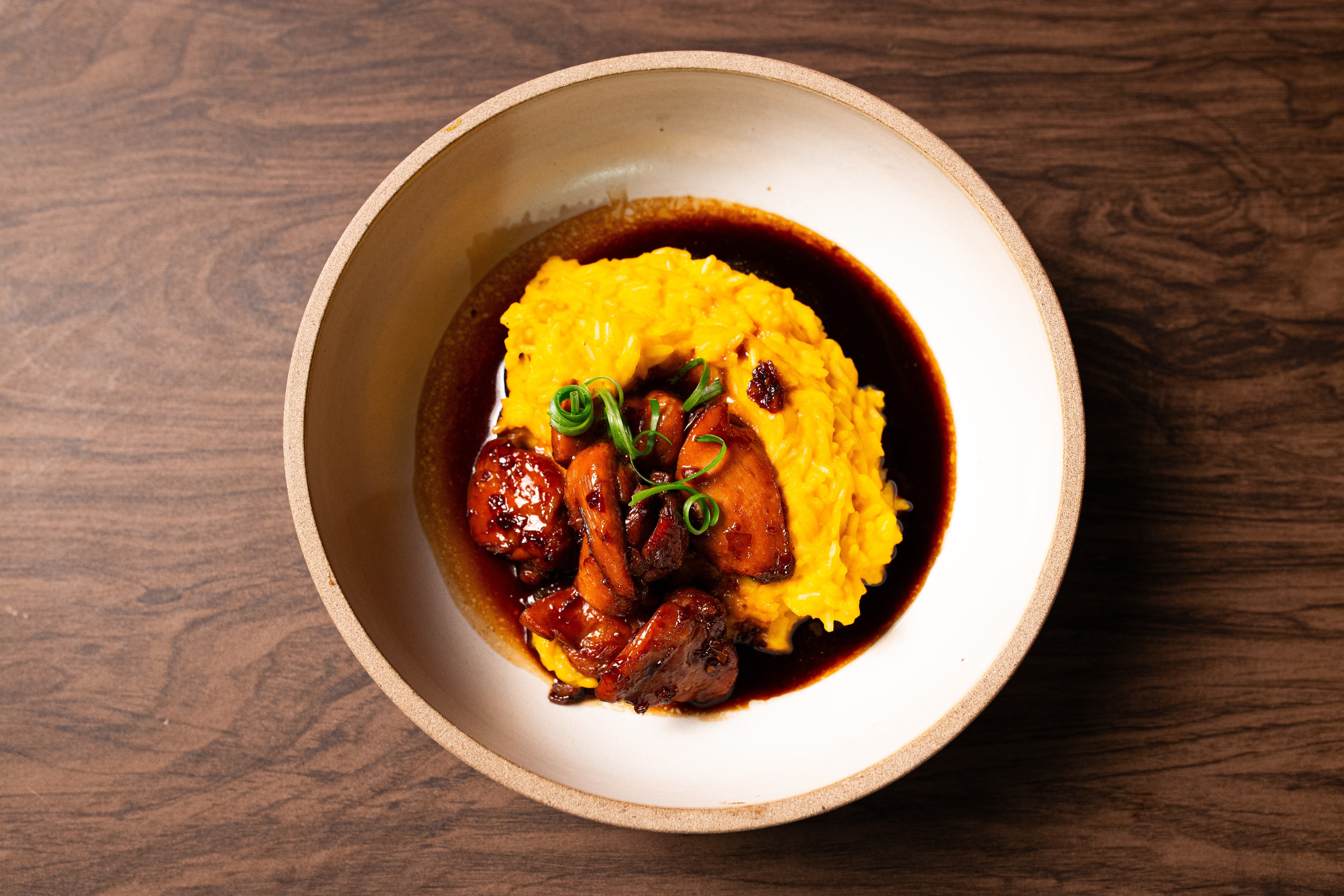 Receita de Arroz Cremoso de Cenoura e Laranja com Frango Caramelizado