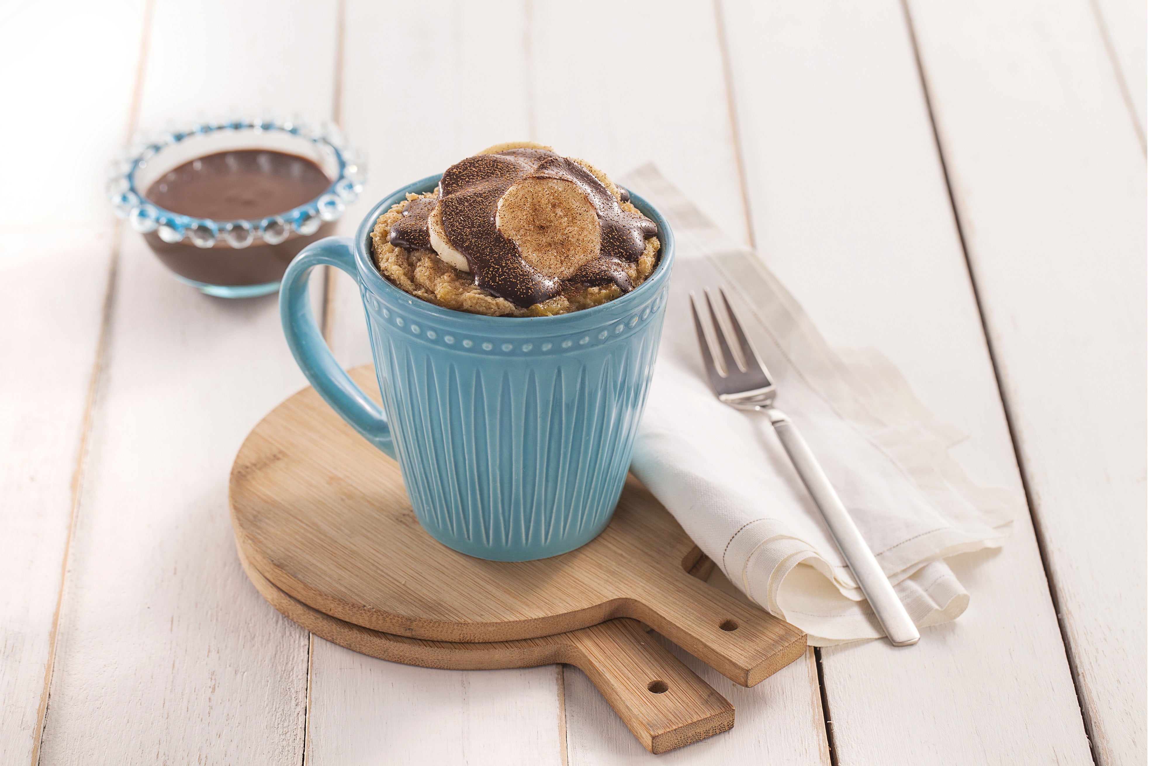 Bolo de Caneca de Banana com Calda de Cacau