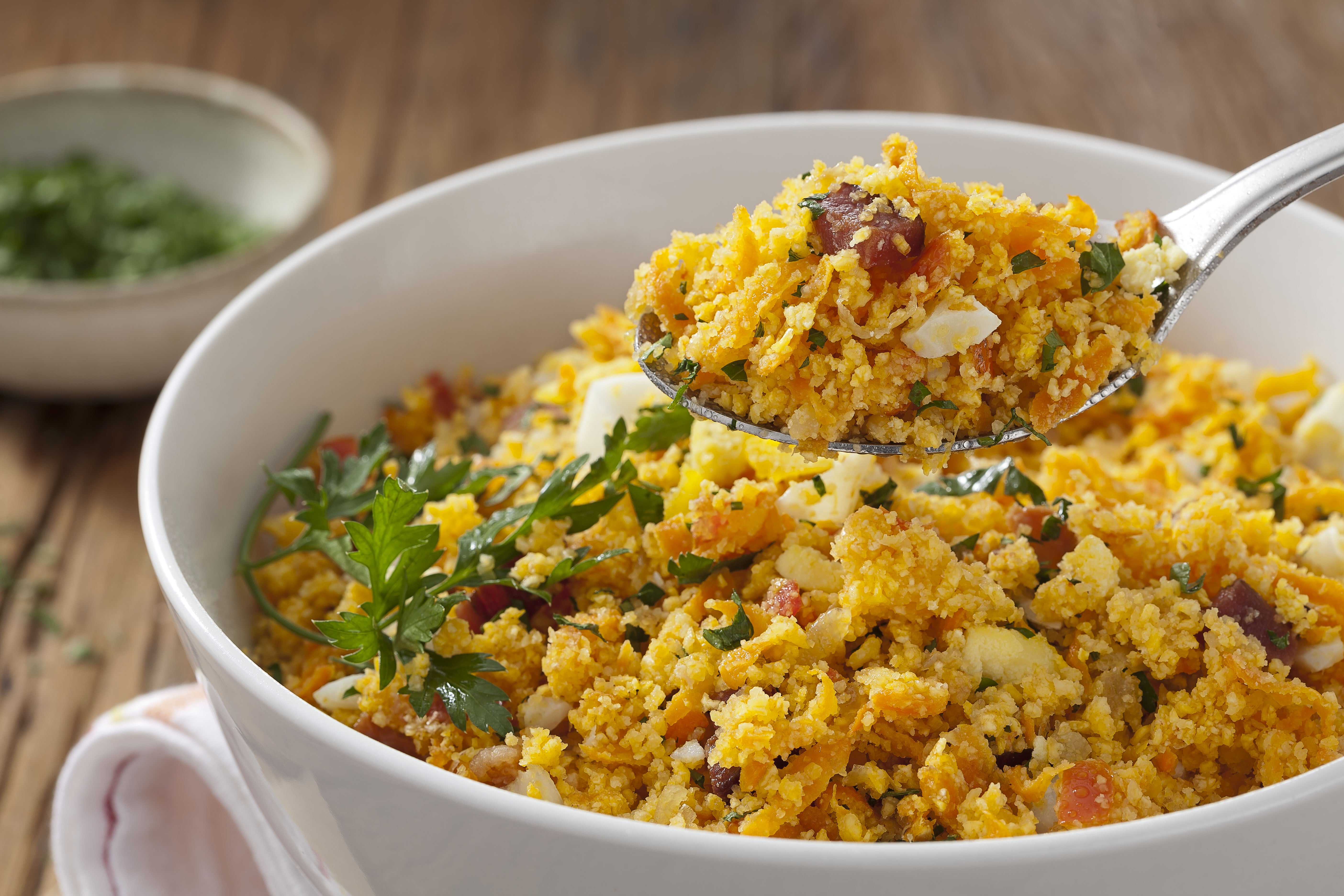 Farofa Rápida com Farinha de Milho | Receitas Nestlé Farofa Rápida com Farinha de Milho | Receitas Nestlé