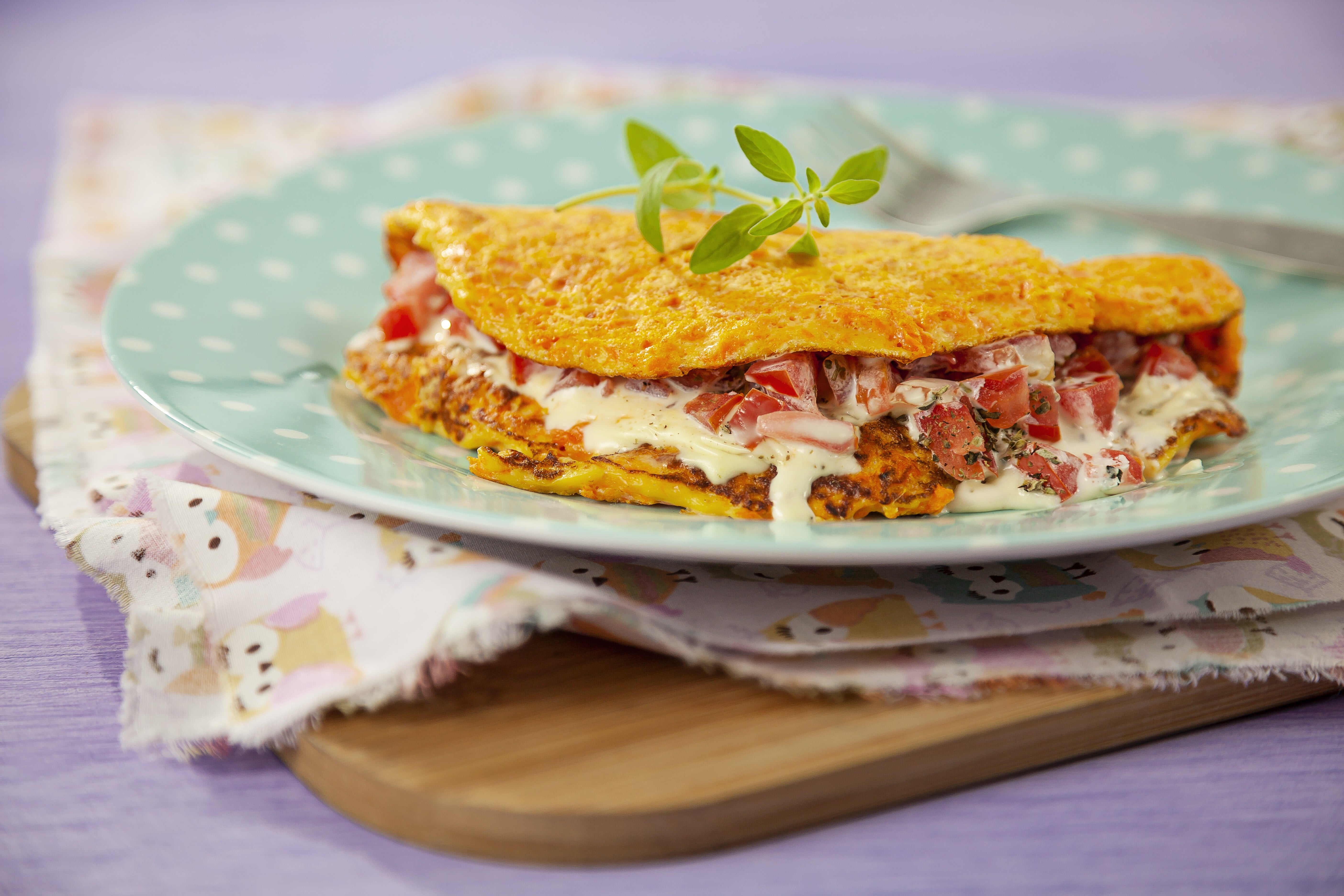 Crepioca de Cenoura com Recheio de Tomate e Requeijão