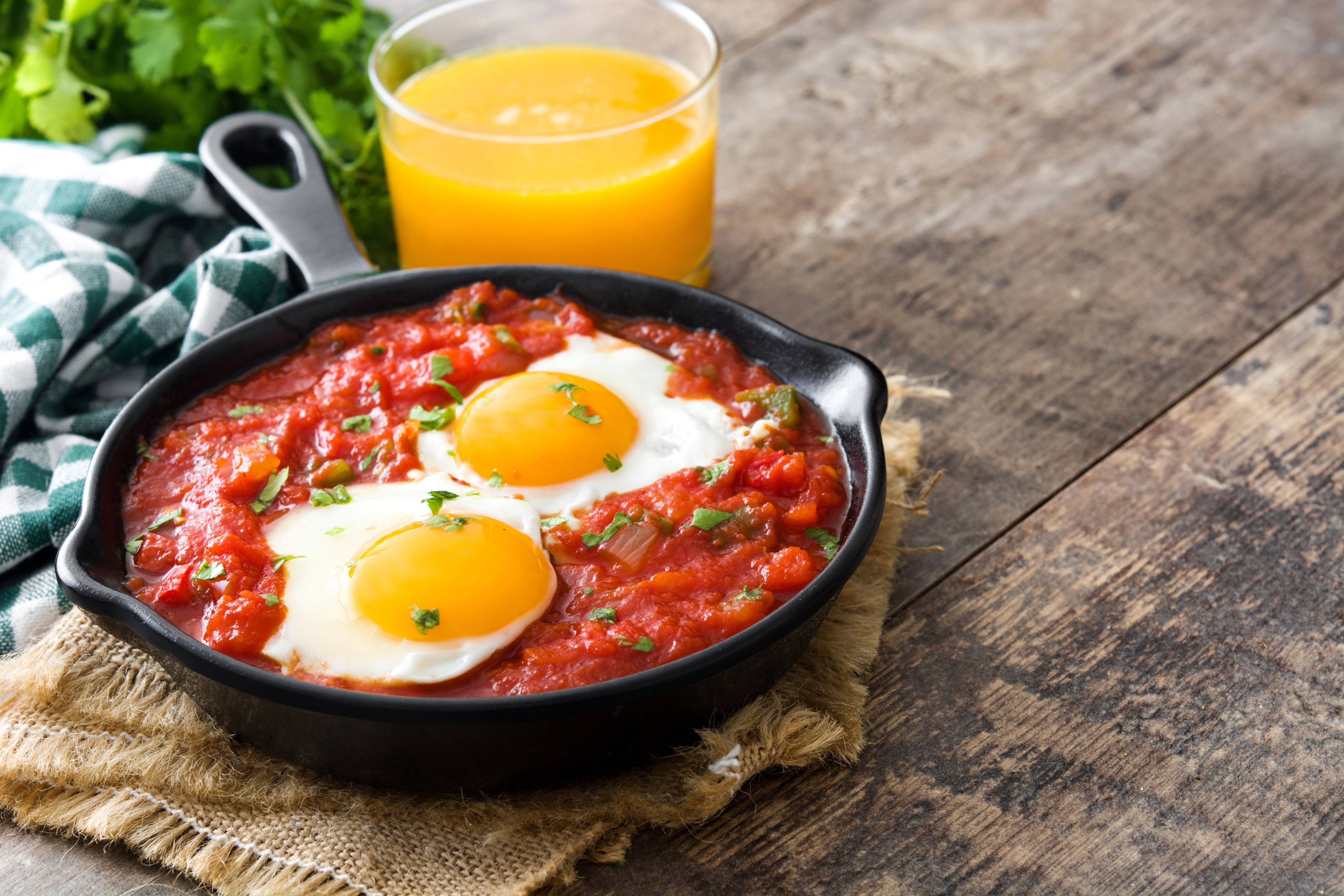 Receita de Ovos ao Forno com Molho de Tomate