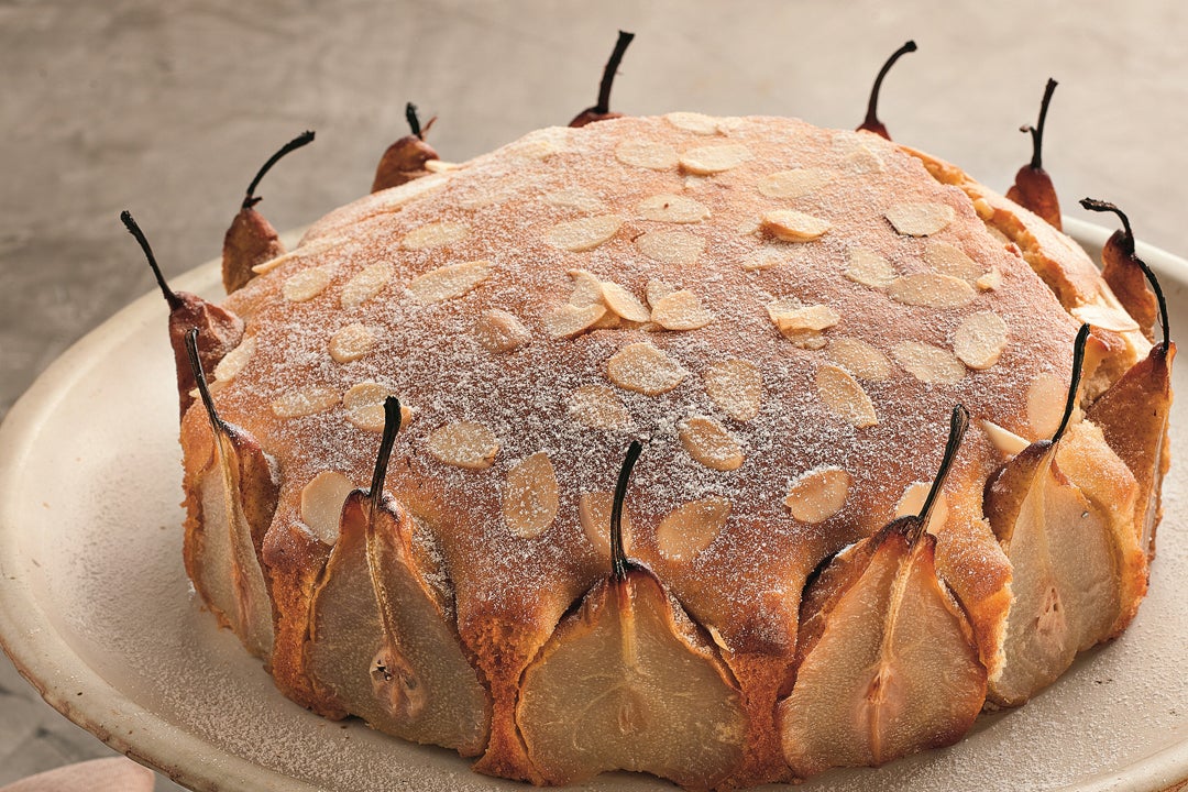 Bolo de Pera e Calda de Caramelo Cremoso