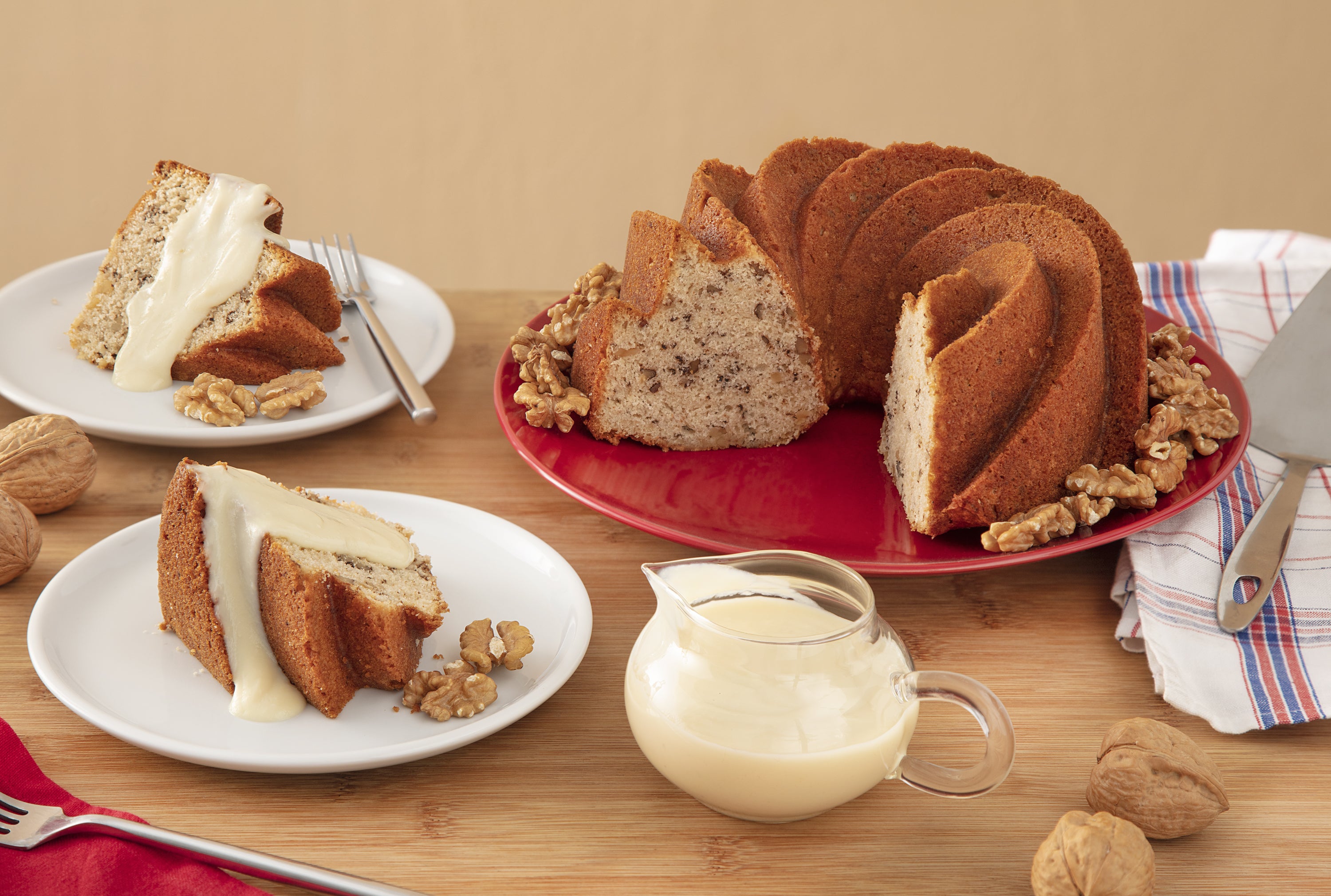 Bolo de Nozes com Molho Doce