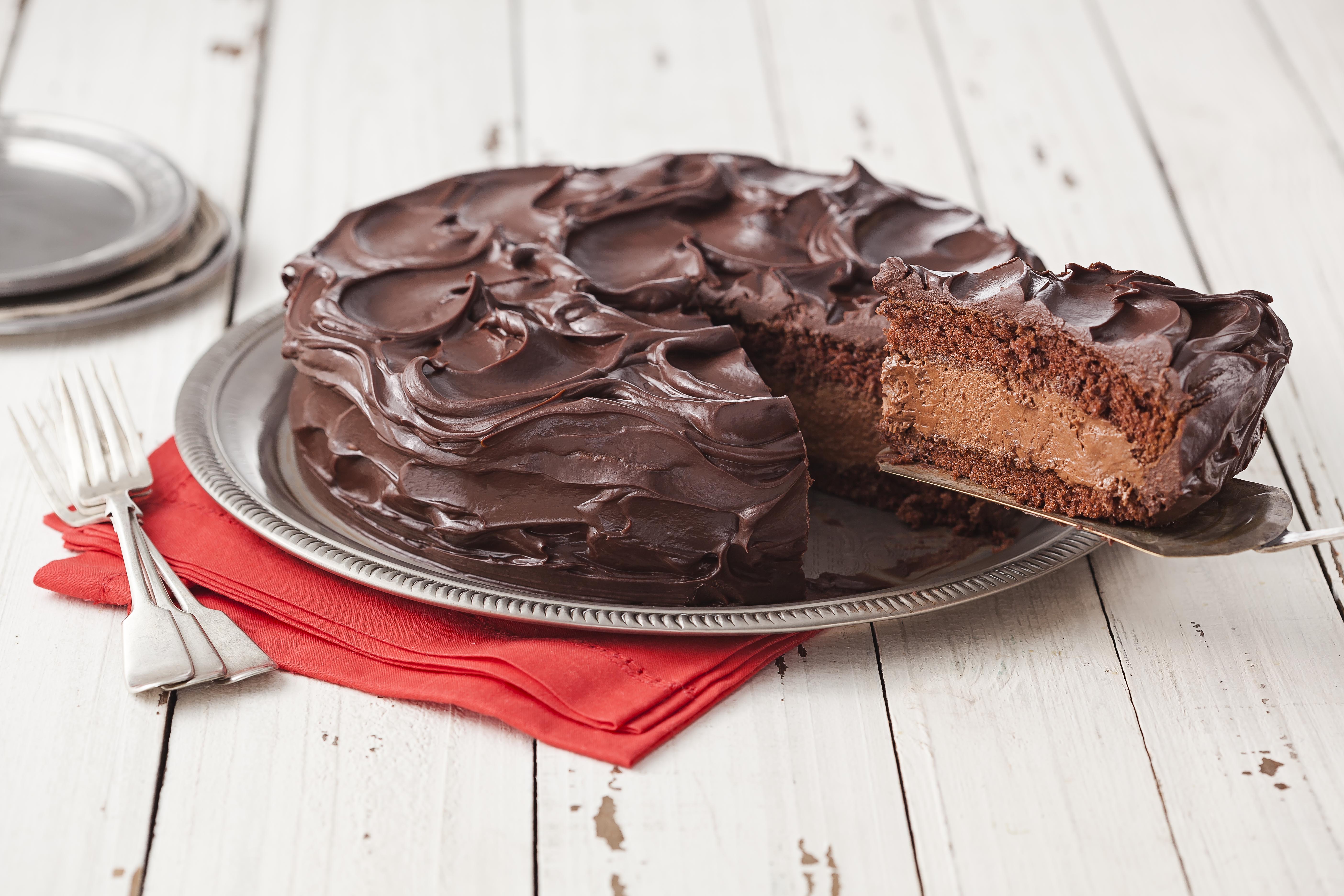 Bolo de Chocolate: 3 Receitas e Dicas Para Cobertura e Massa Fofinha