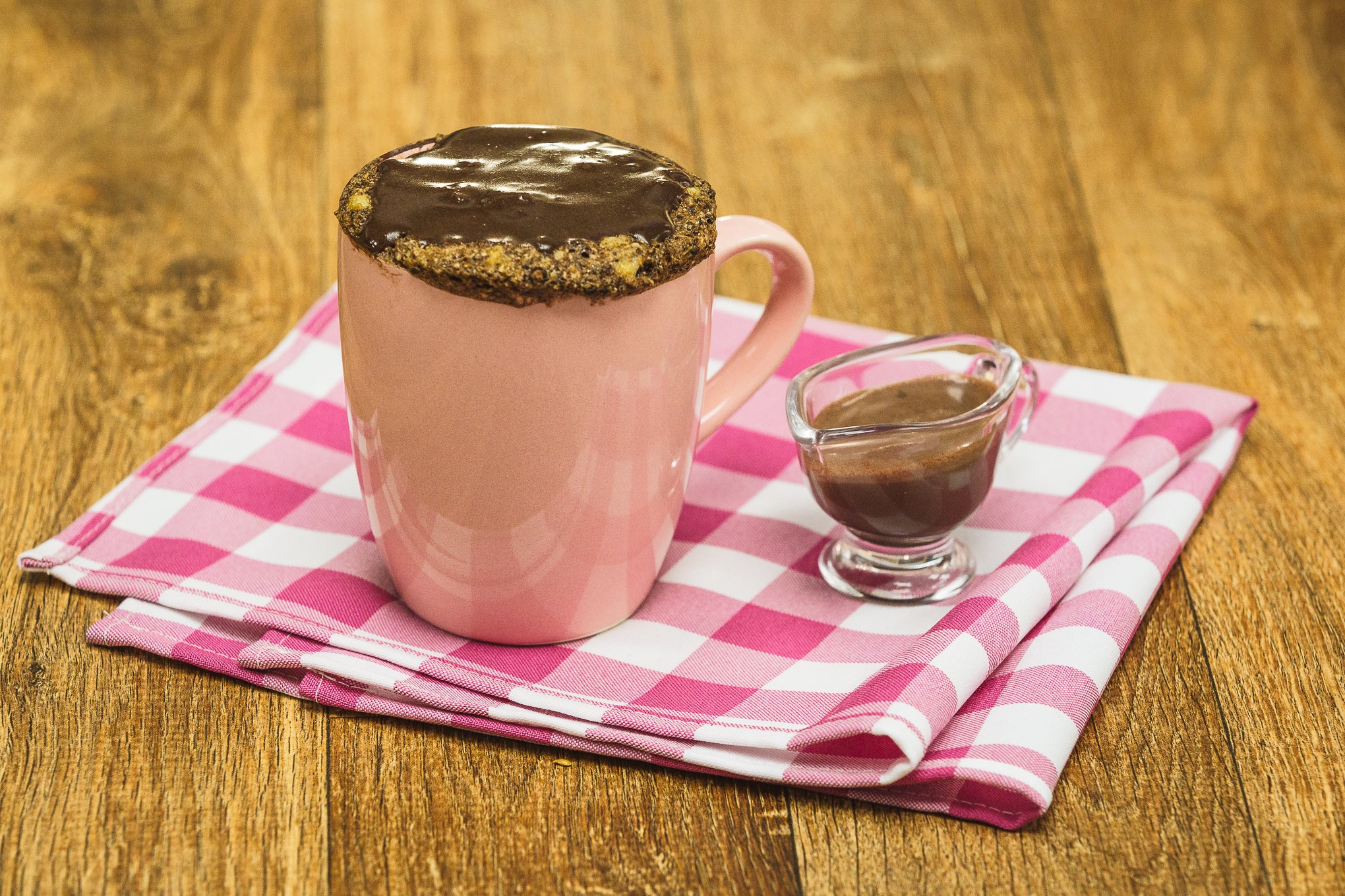 Bolo de Caneca de Banana com Calda de Dark Chocolate e Colágeno