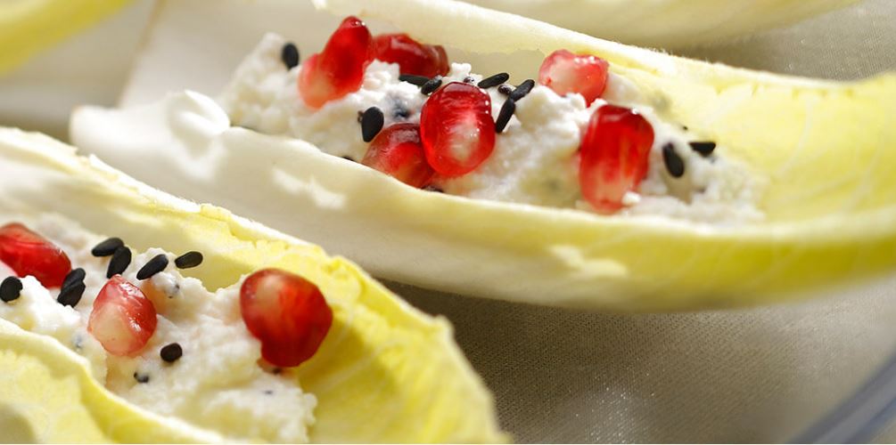Receita de Endívias com Queijo e Romã