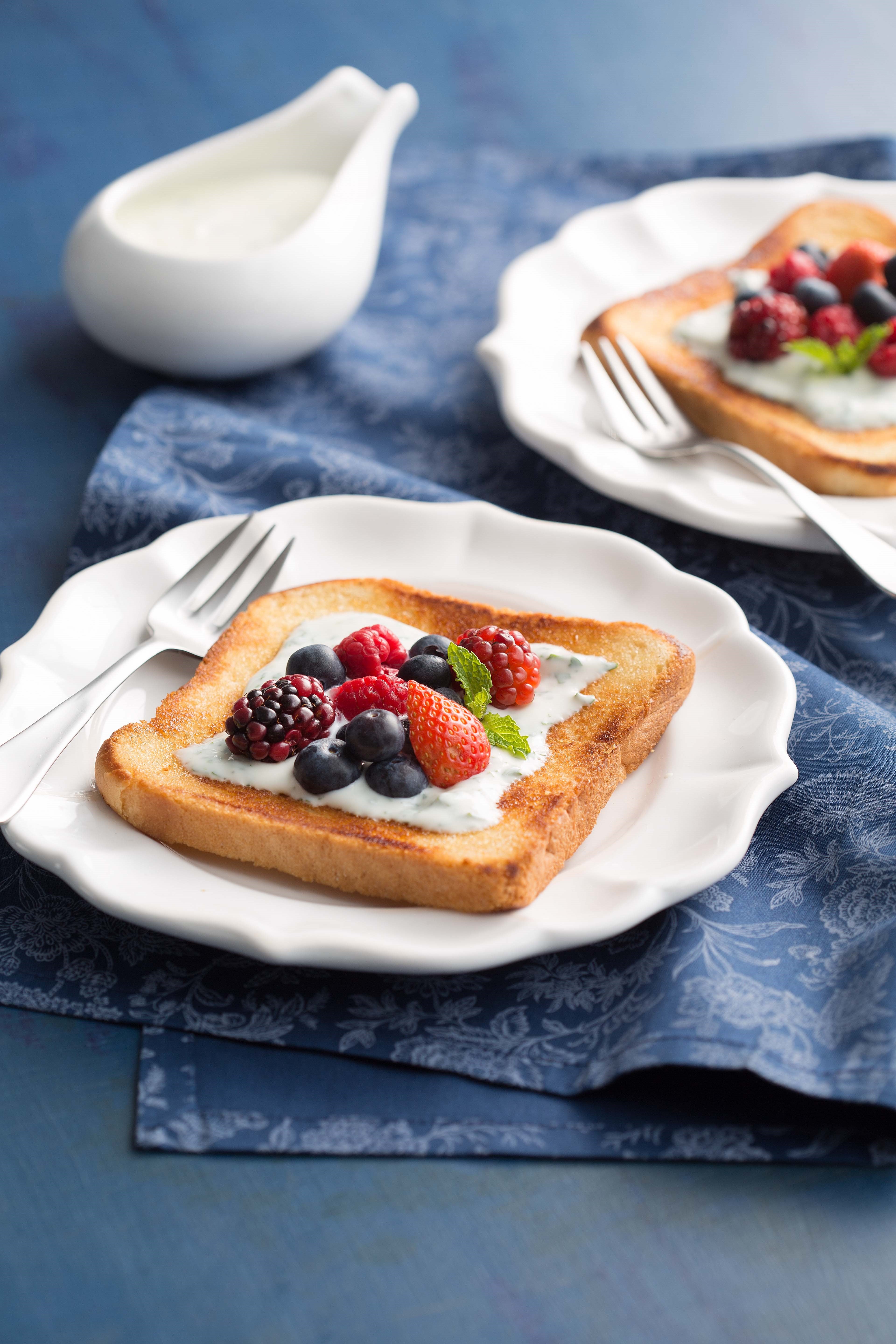 Fancy Toast de Grego e Frutas Vermelhas