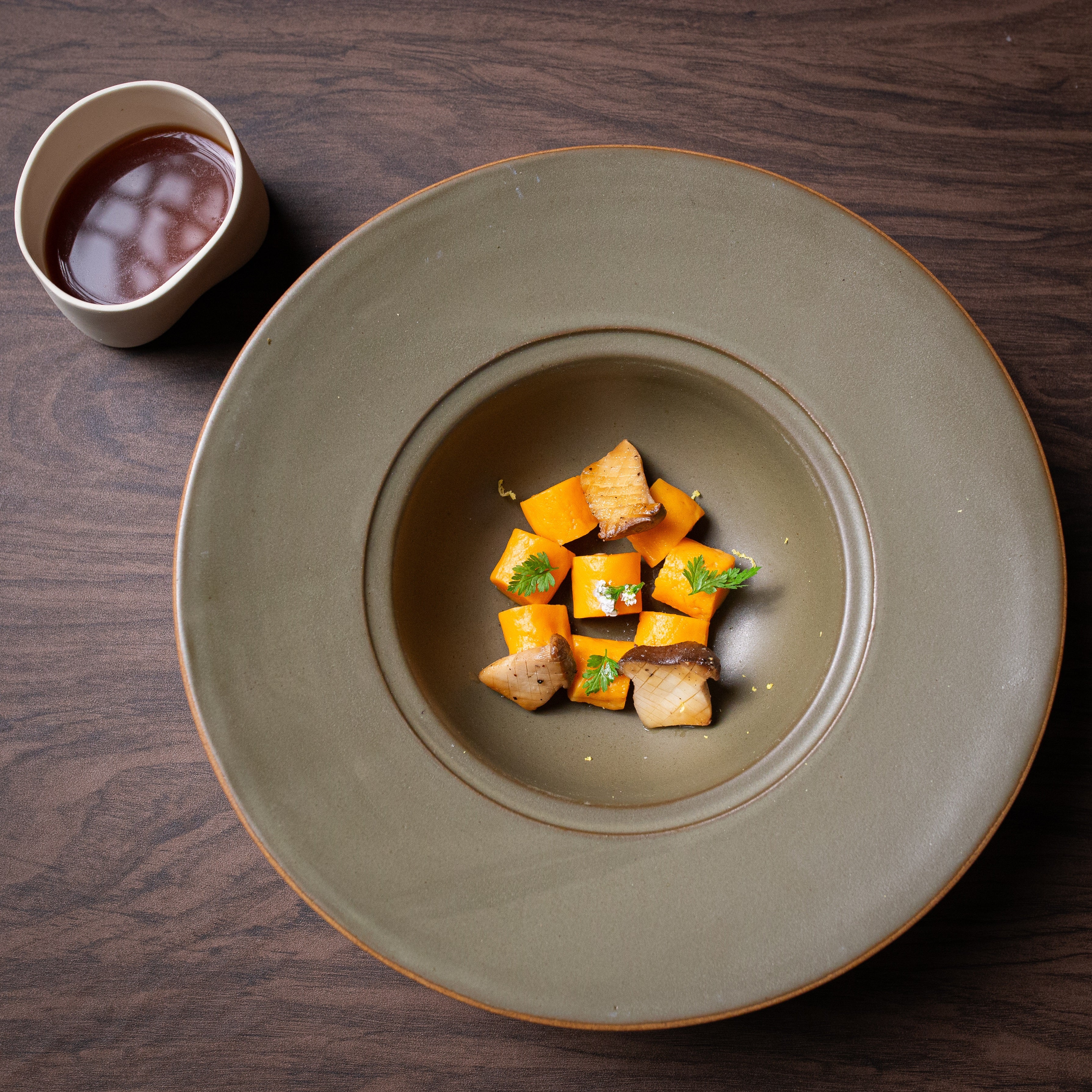 Receita de Nhoque de Batata Doce Laranja, Dashi de Missô e Cogumelos Tostados