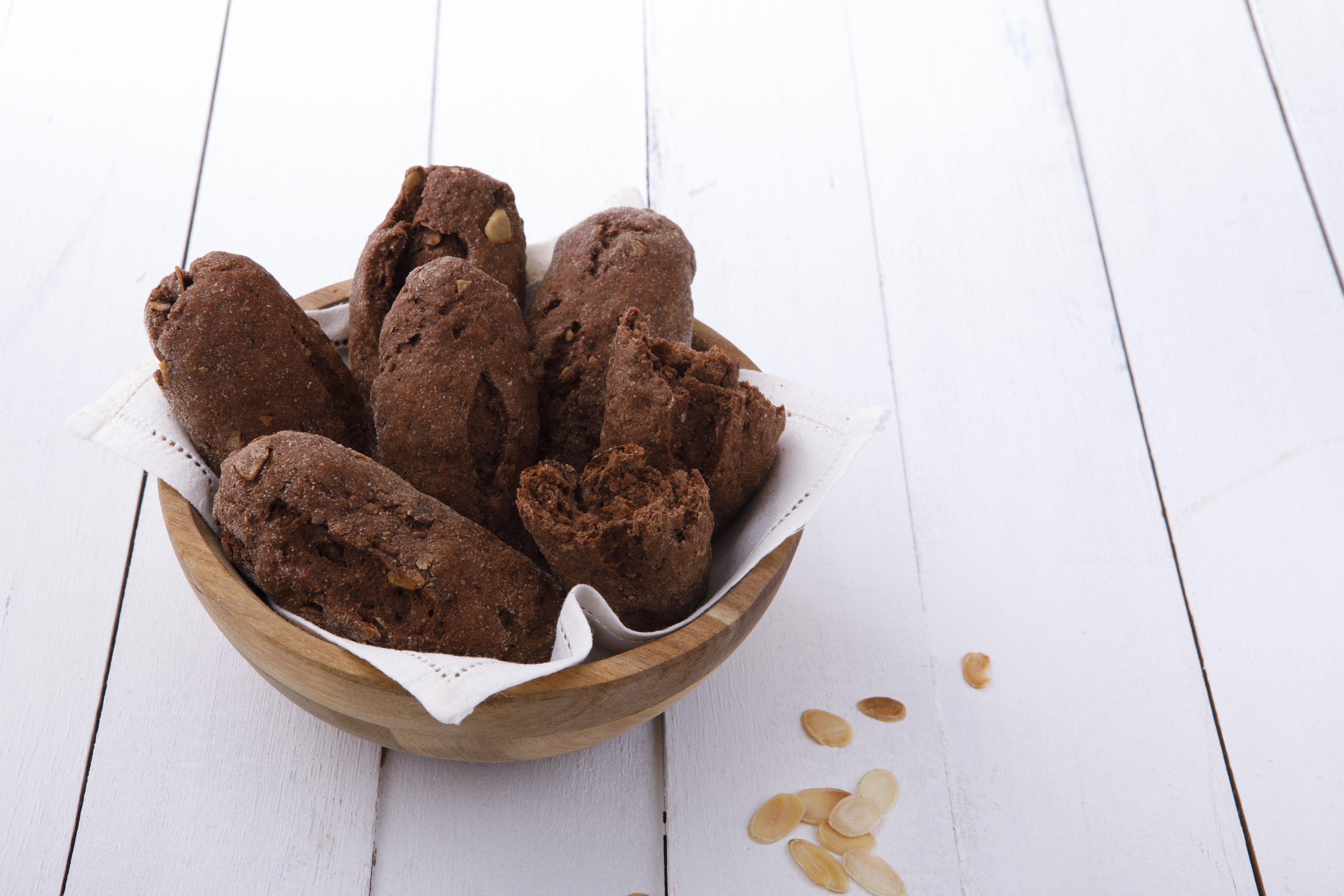 Mini Pão de Cacau com Amêndoas