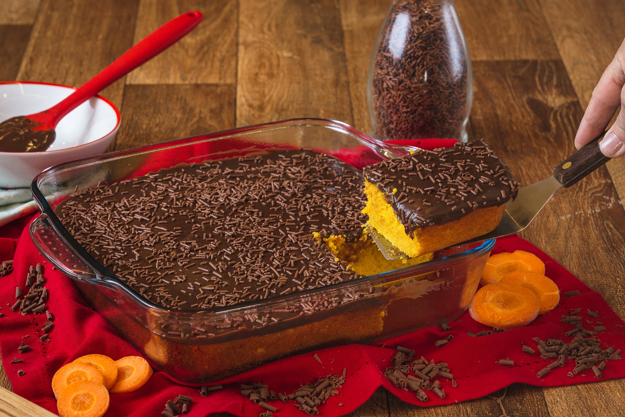 Bolo de Cenoura Fofinho com Cobertura de Chocolate