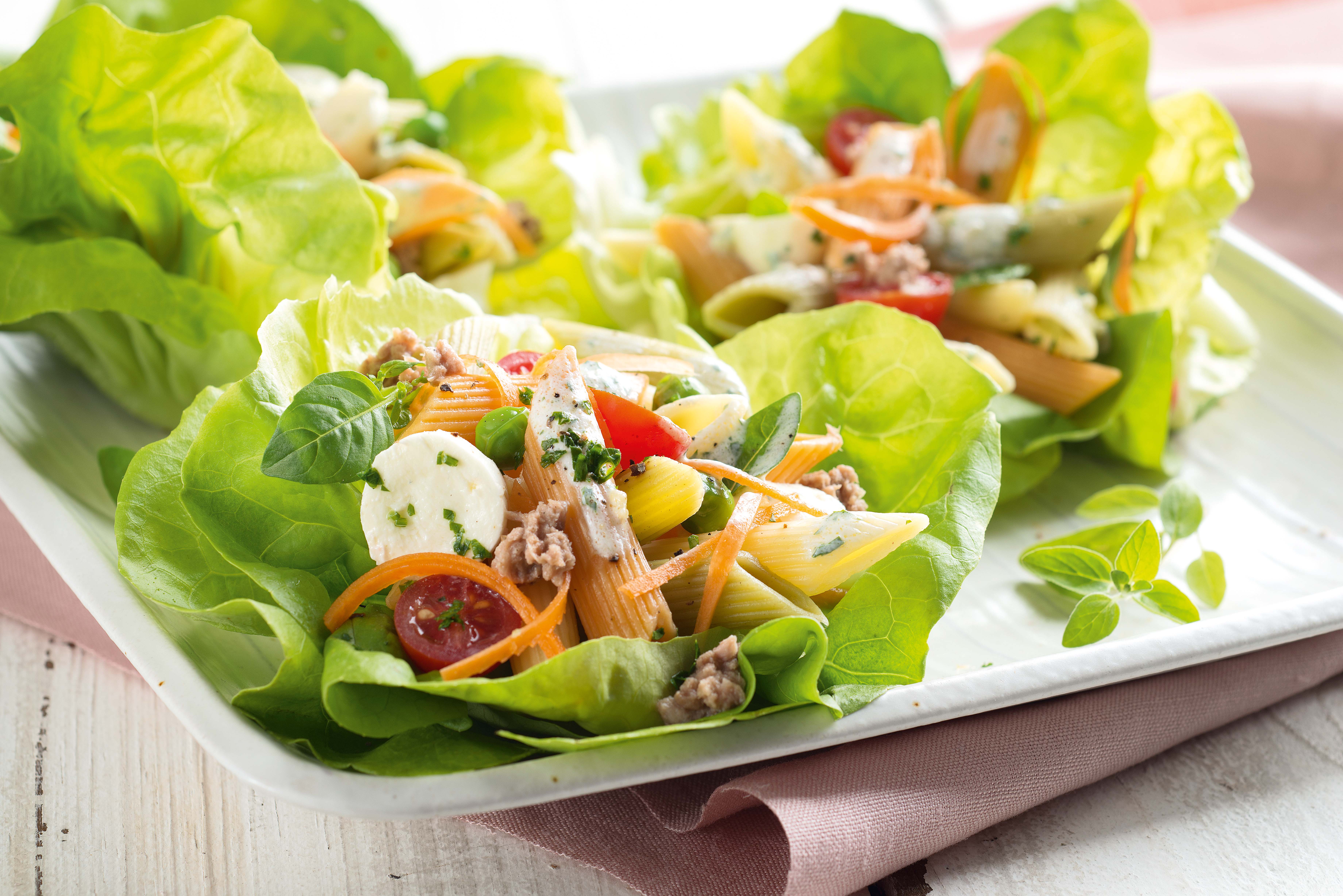 Salada De Macarrão Com Atum e Molho de Iogurte
