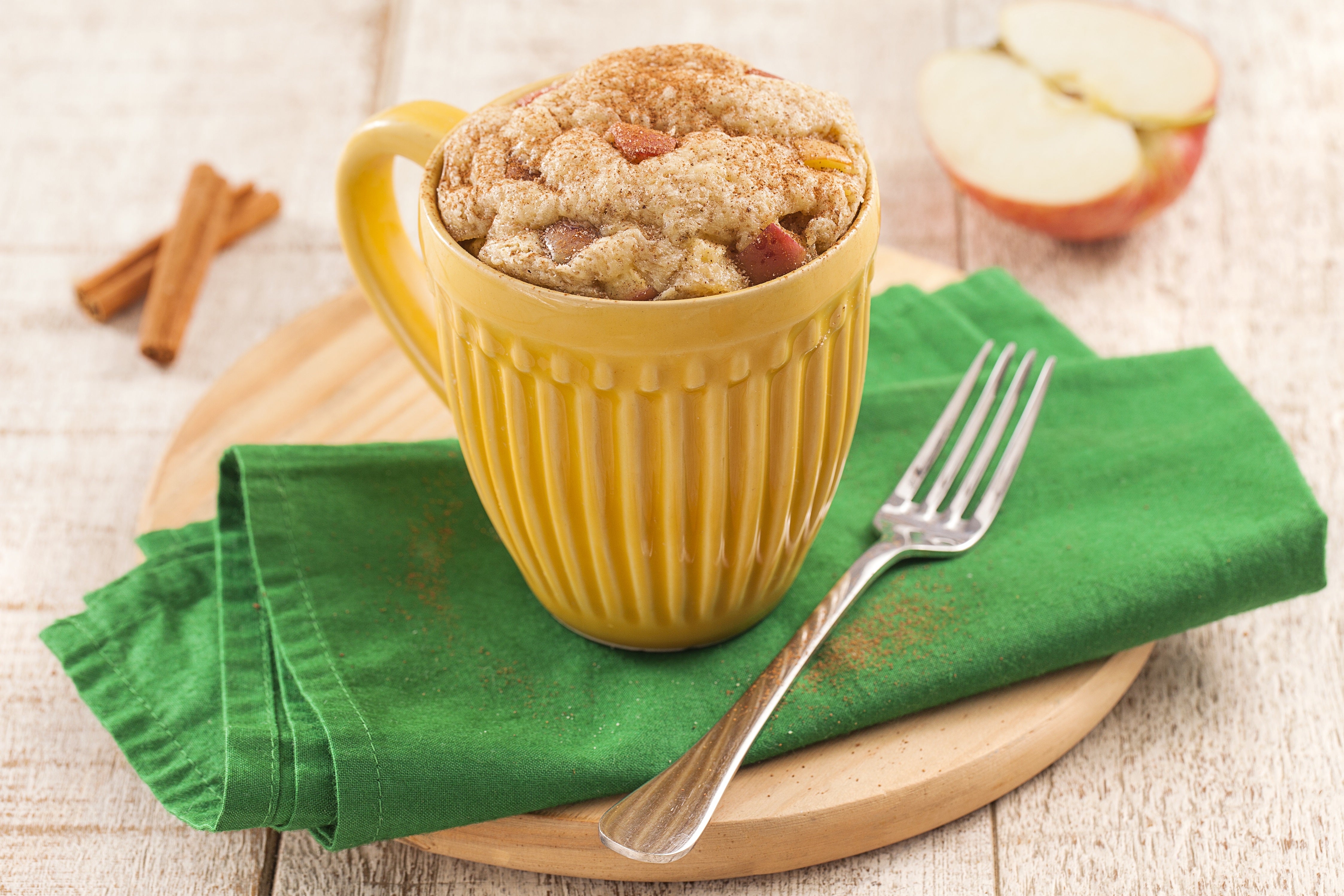 Bolinho de Caneca de Maçã e Canela