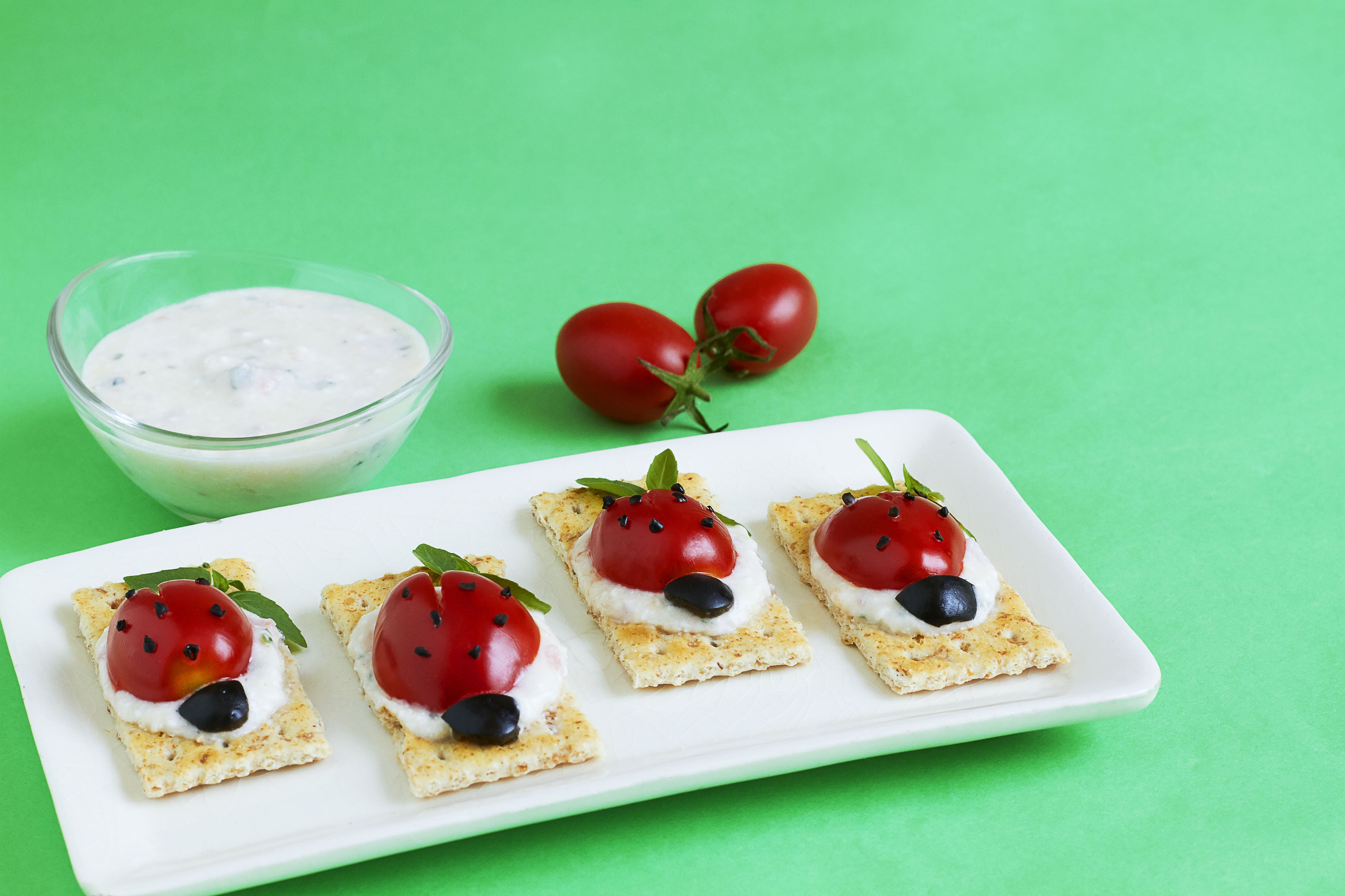 Joaninhas Divertidas com Dip de Pizza