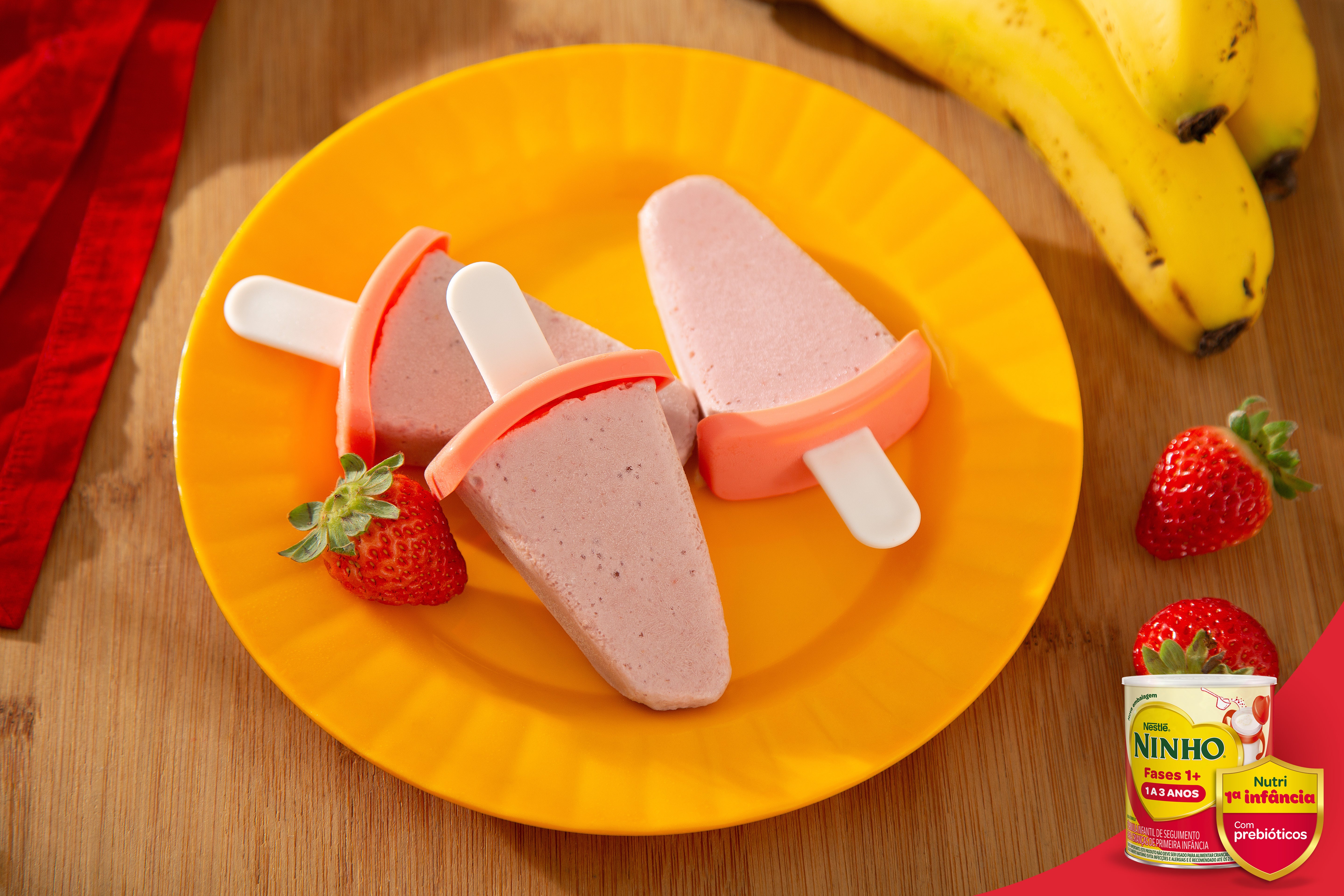 Receita de Picolé de Morango e Banana com Ninho Fases 1+