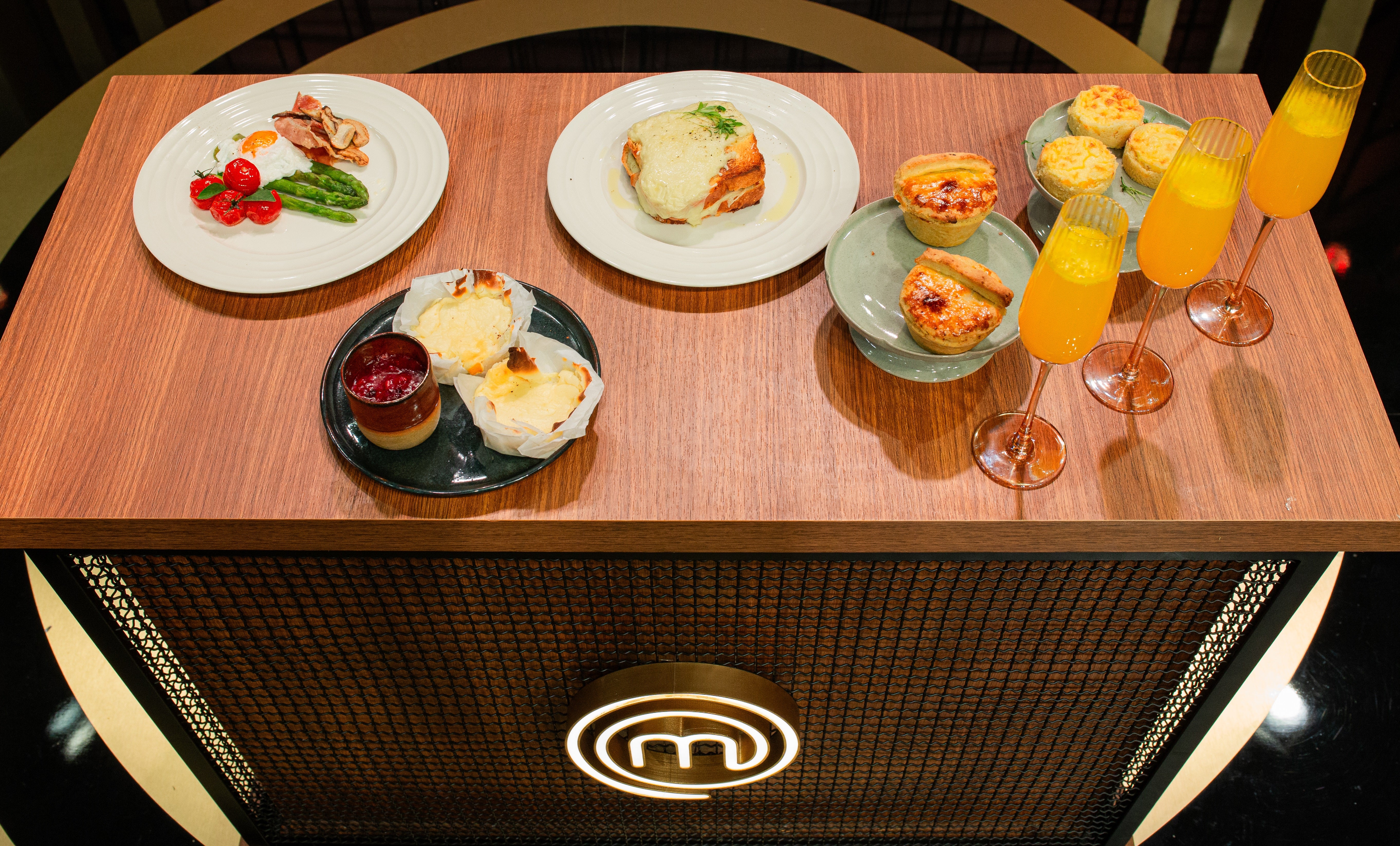Receita de Brunch com Quiche de Queijo Brie, Calda de Frutas Vermelhas e Croque Monsier