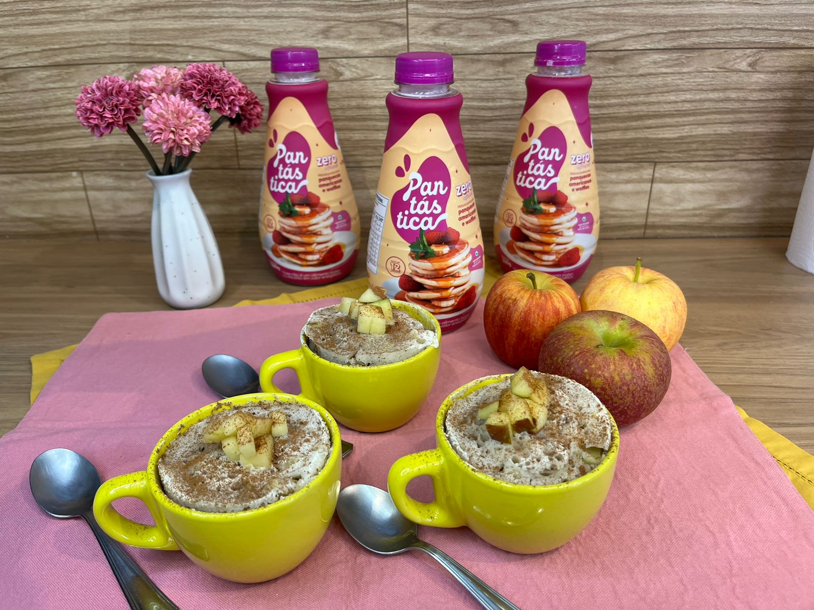 Receita de Bolo Pantástica Zero Açúcares de Caneca com Maçã e Canela