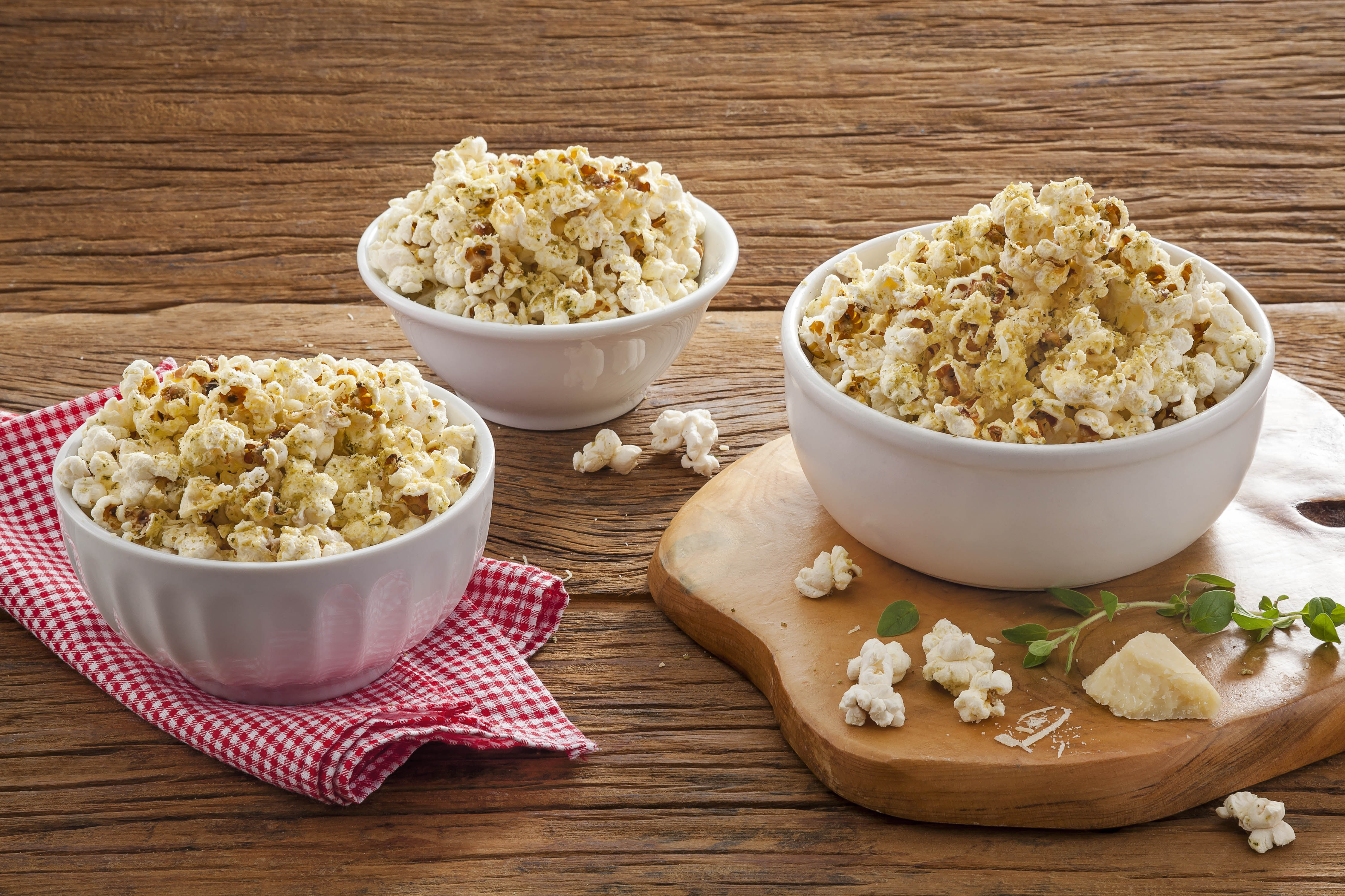 Pipoca com Manteiga de Ervas e Queijo