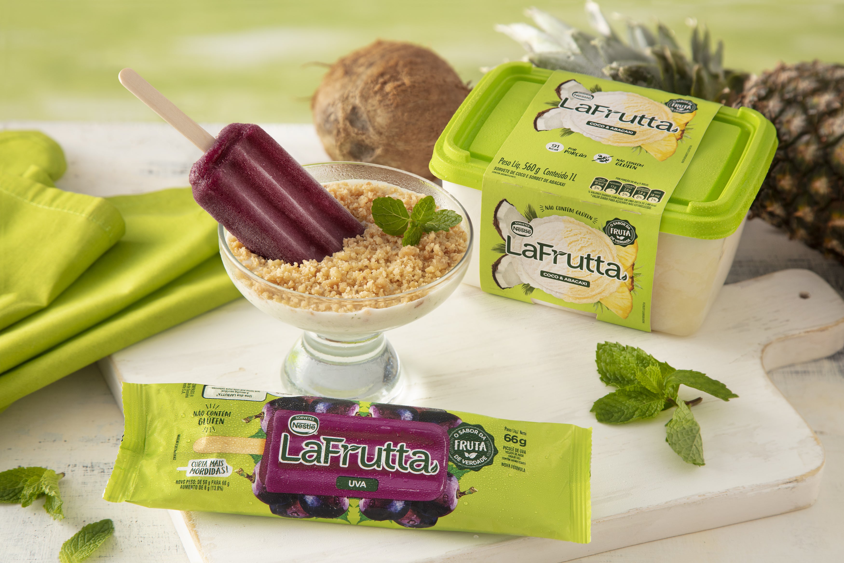 Taça Refrescante de Sorvete LAFRUTTA Abacaxi + Coco com Farofa Crocante