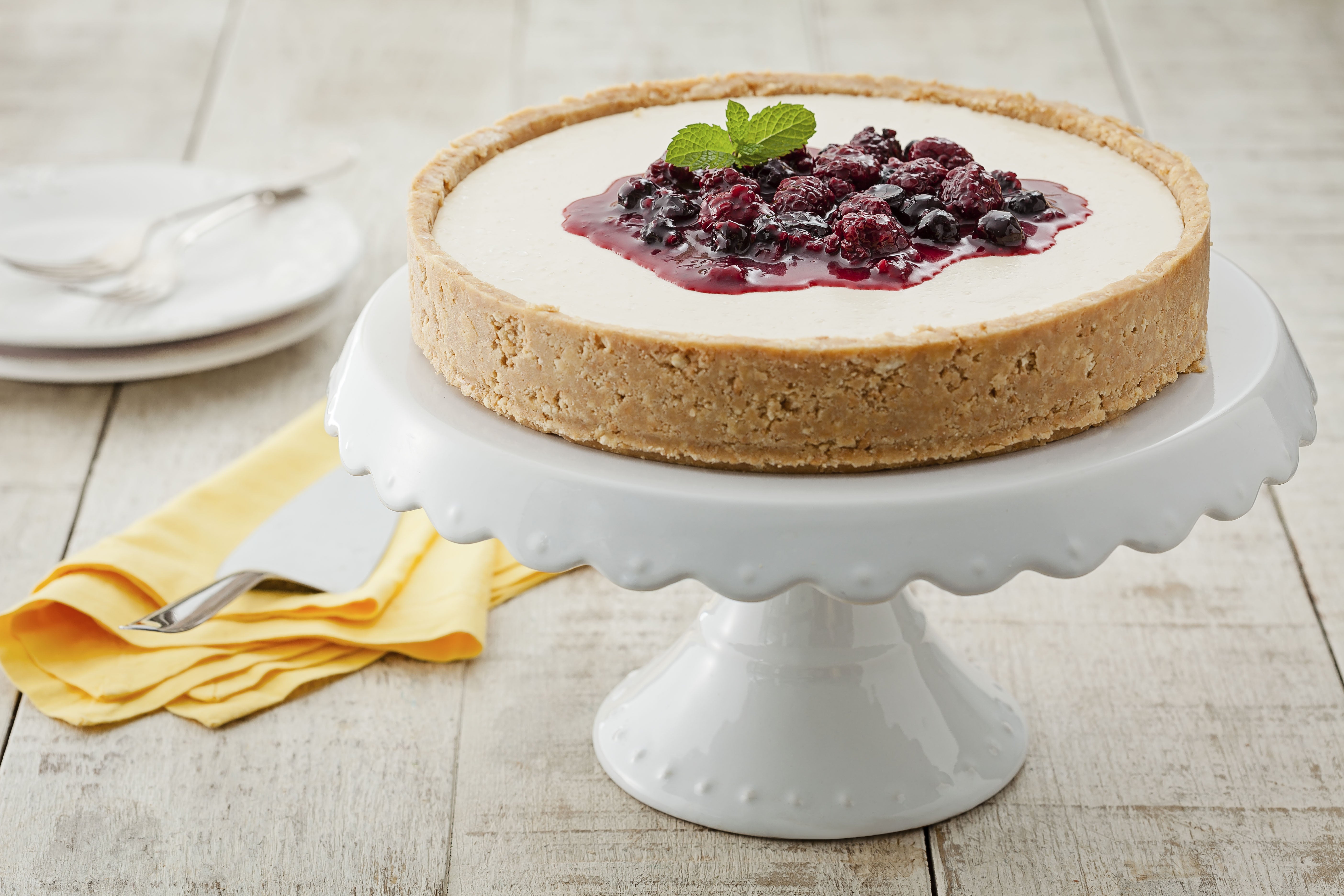 Torta Galak com Calda de Frutas Vermelhas