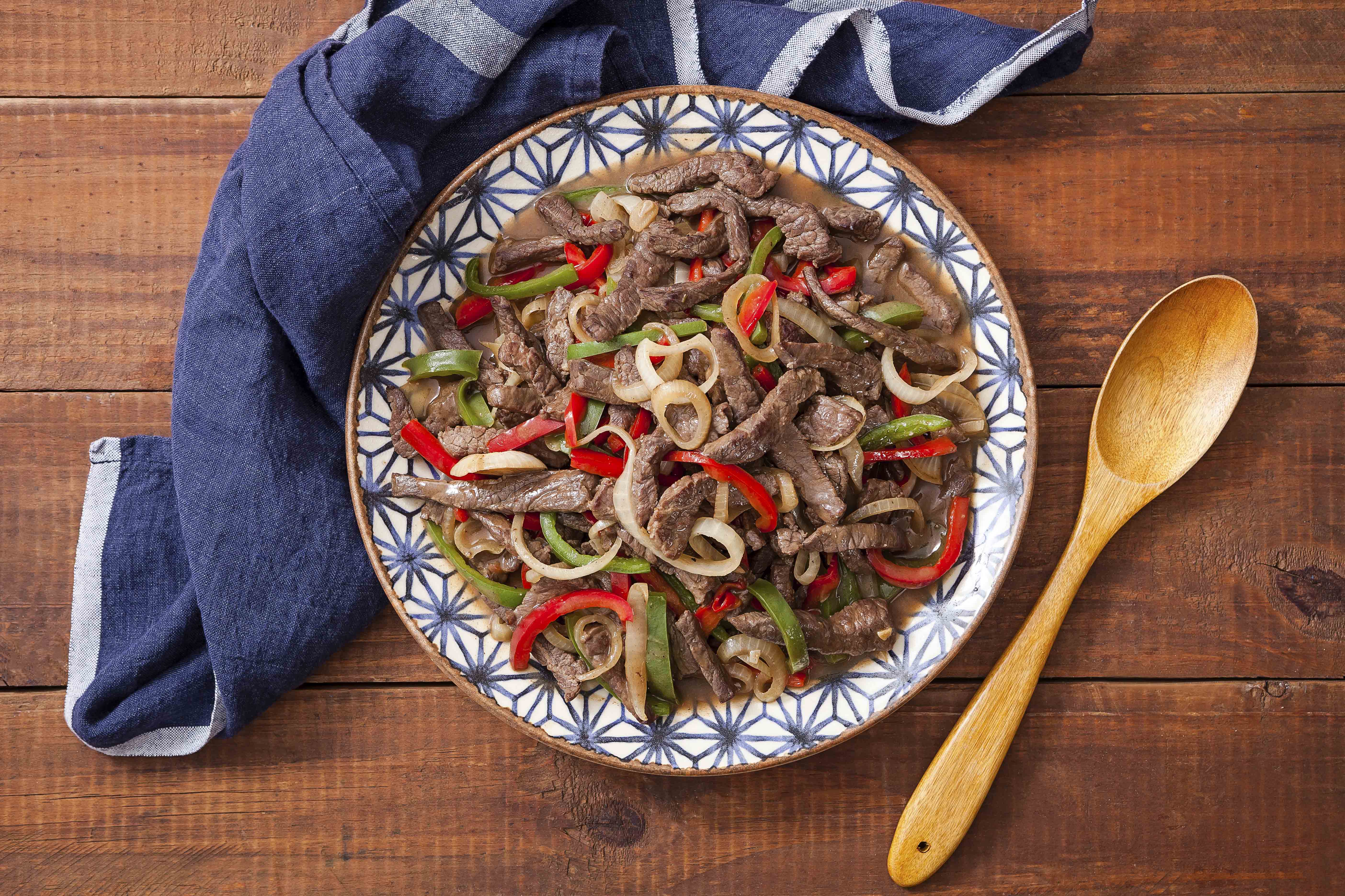 Carne em Tiras com Cebola e Pimentão | Receitas Nestlé Carne em Tiras com Cebola e Pimentão | Receitas Nestlé