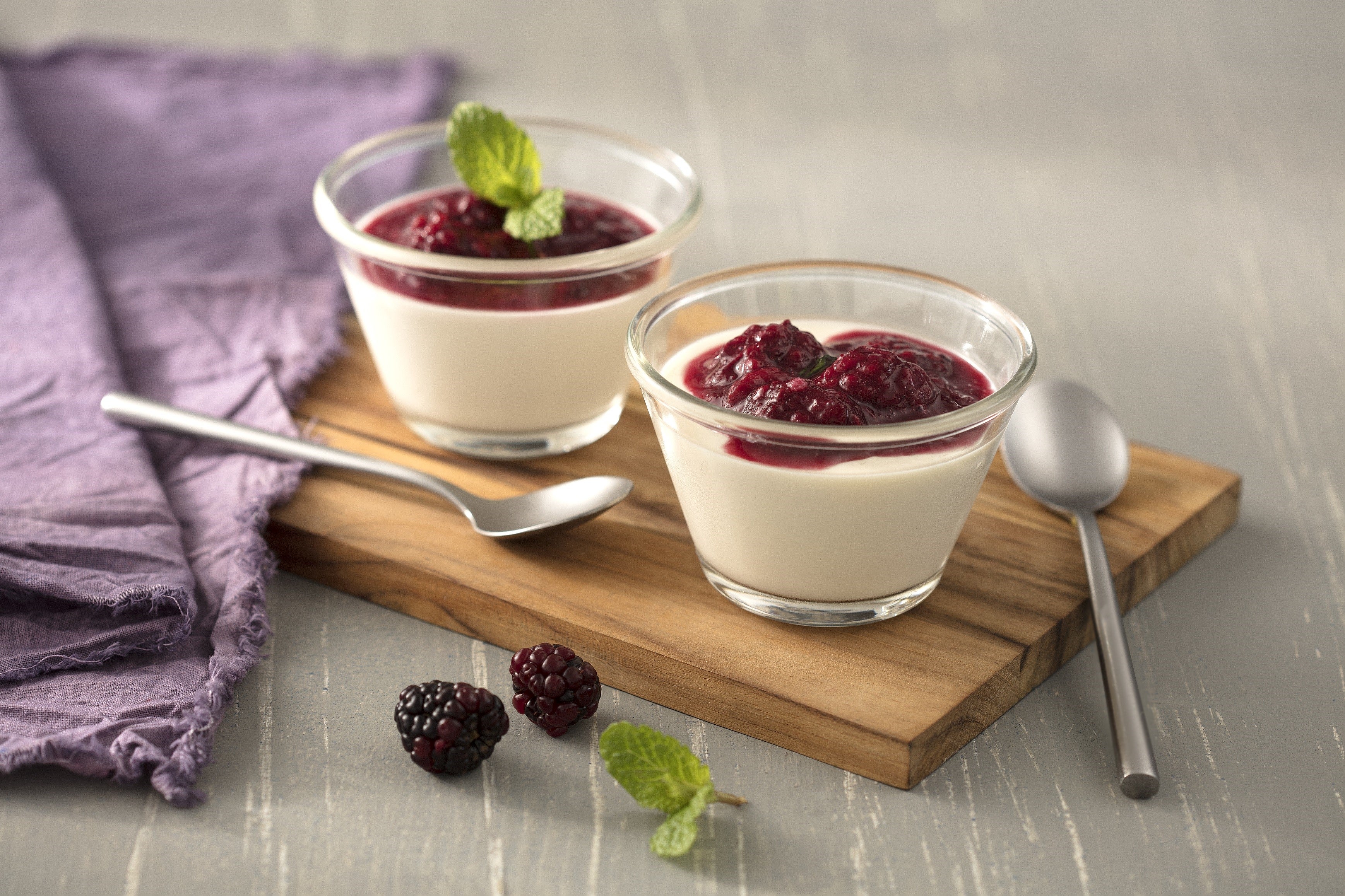 Panna Cotta com Calda de Amora